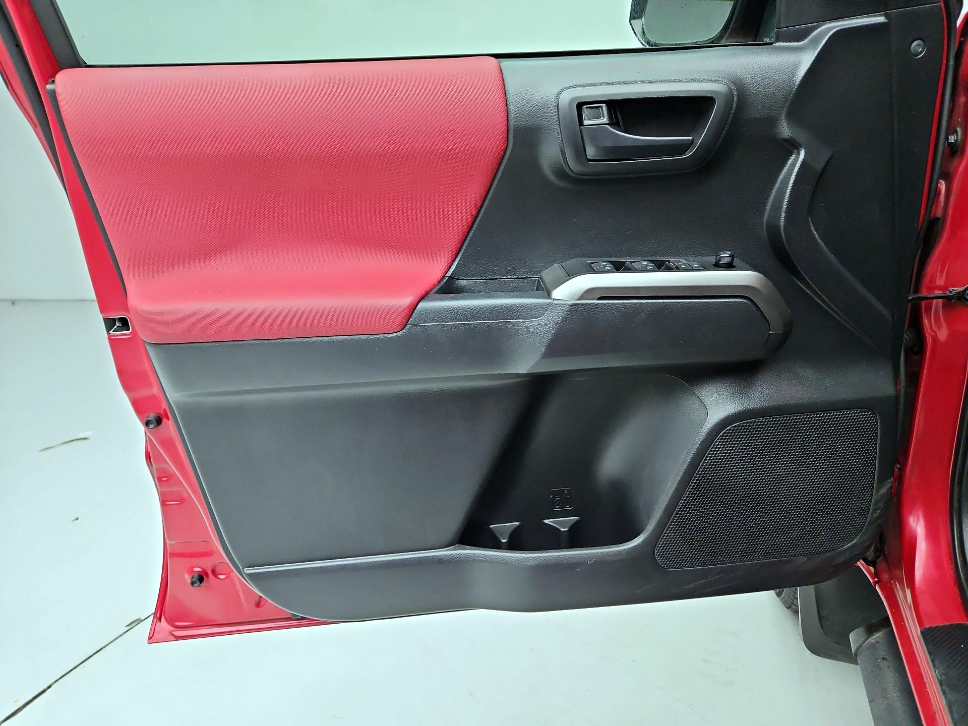 Thumbnail: 2022 Toyota Tacoma - 12