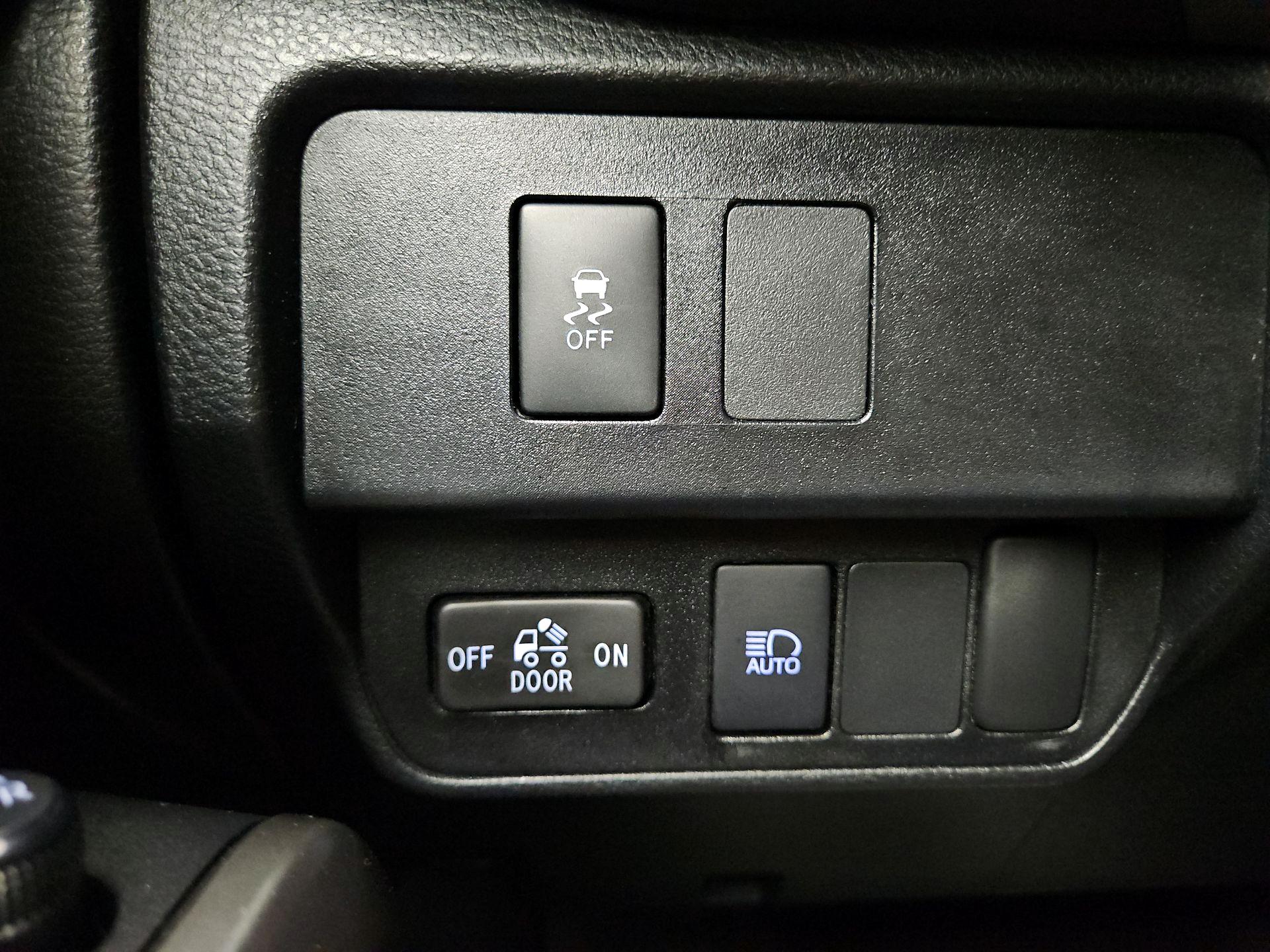 Thumbnail: 2022 Toyota Tacoma - 13