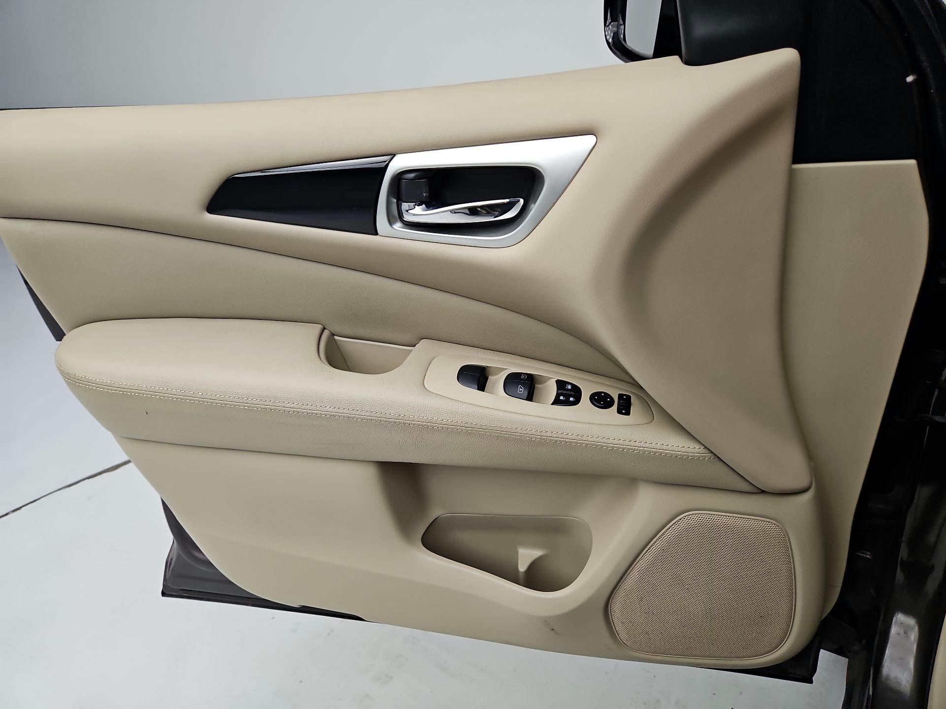 Thumbnail: 2015 Nissan Pathfinder - 12