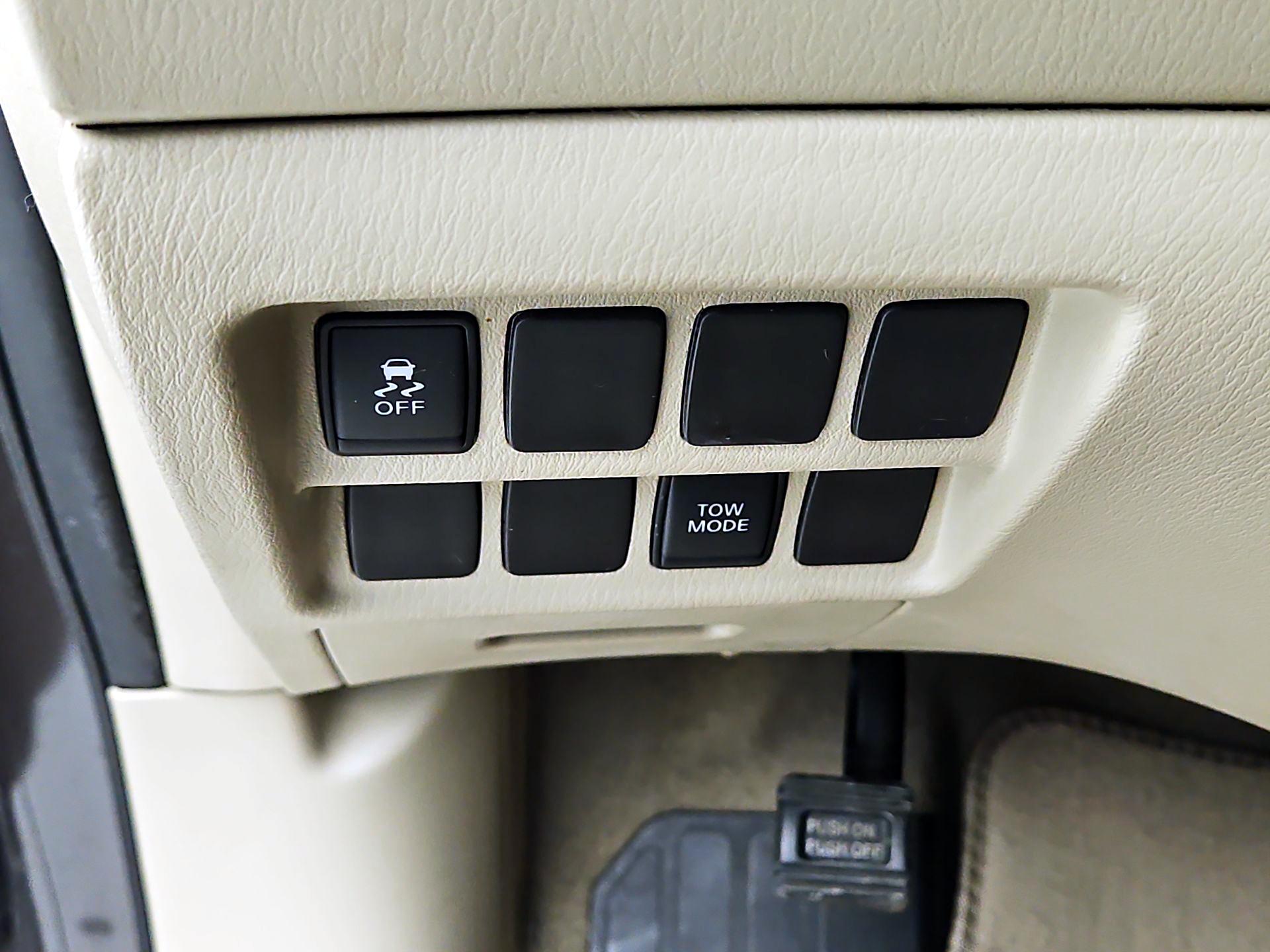 Thumbnail: 2015 Nissan Pathfinder - 13