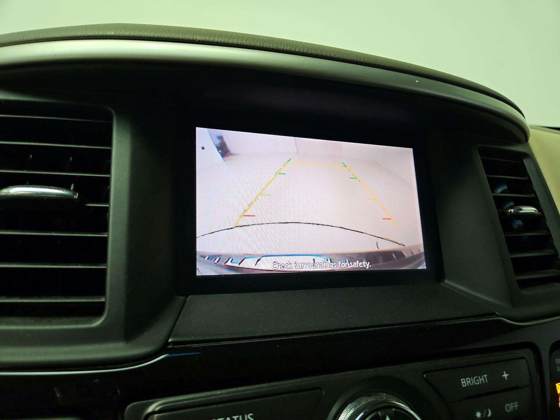 Thumbnail: 2015 Nissan Pathfinder - 14