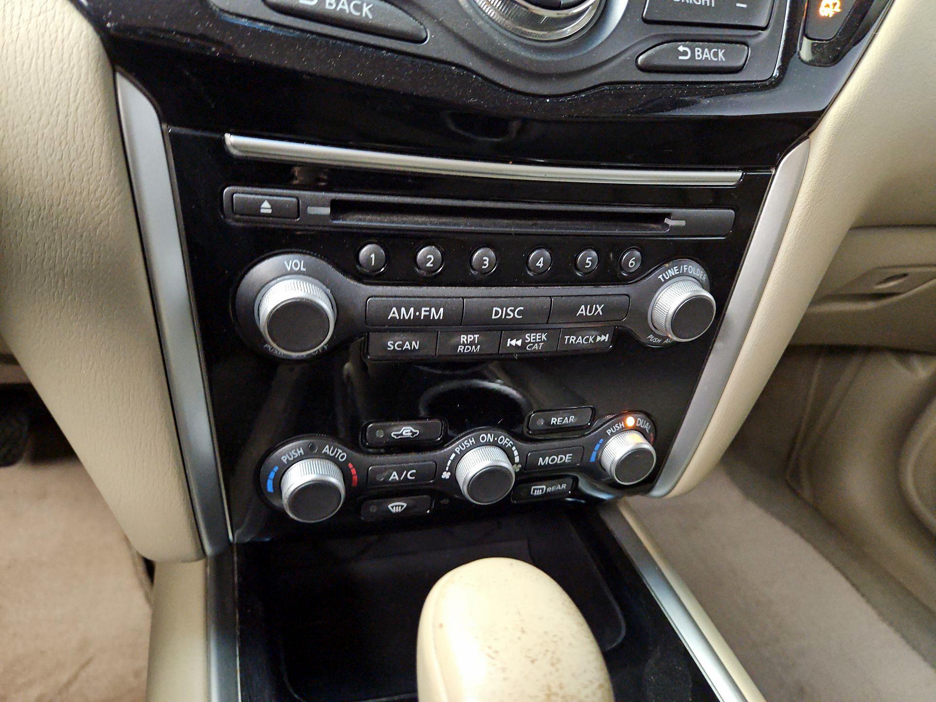 Thumbnail: 2015 Nissan Pathfinder - 16