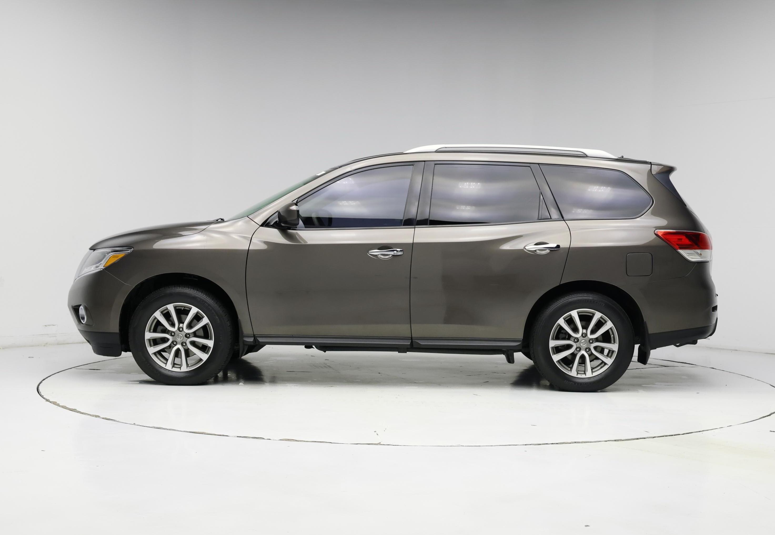Thumbnail: 2015 Nissan Pathfinder - 3