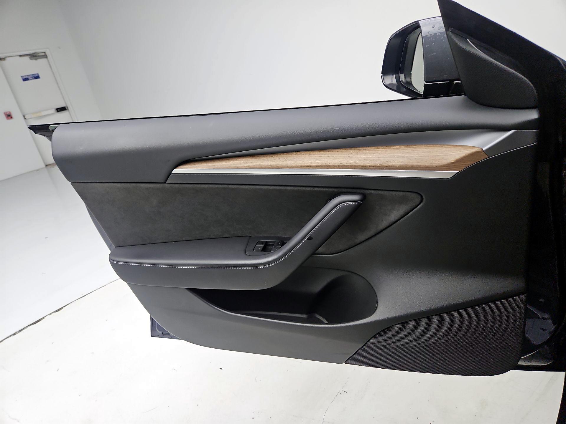 Thumbnail: 2023 Tesla Model 3 - 12