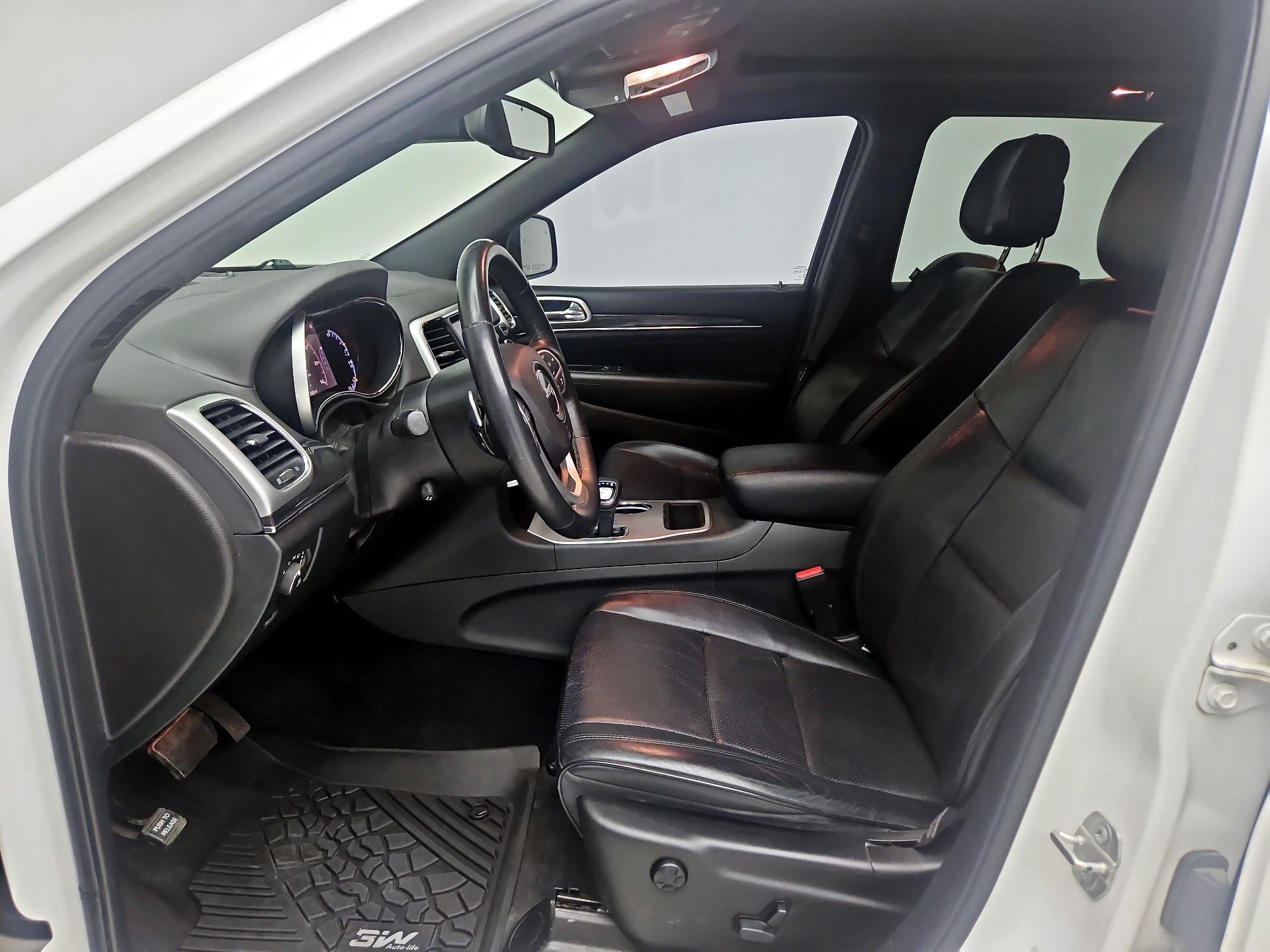 Thumbnail: 2015 Jeep Grand Cherokee - 11