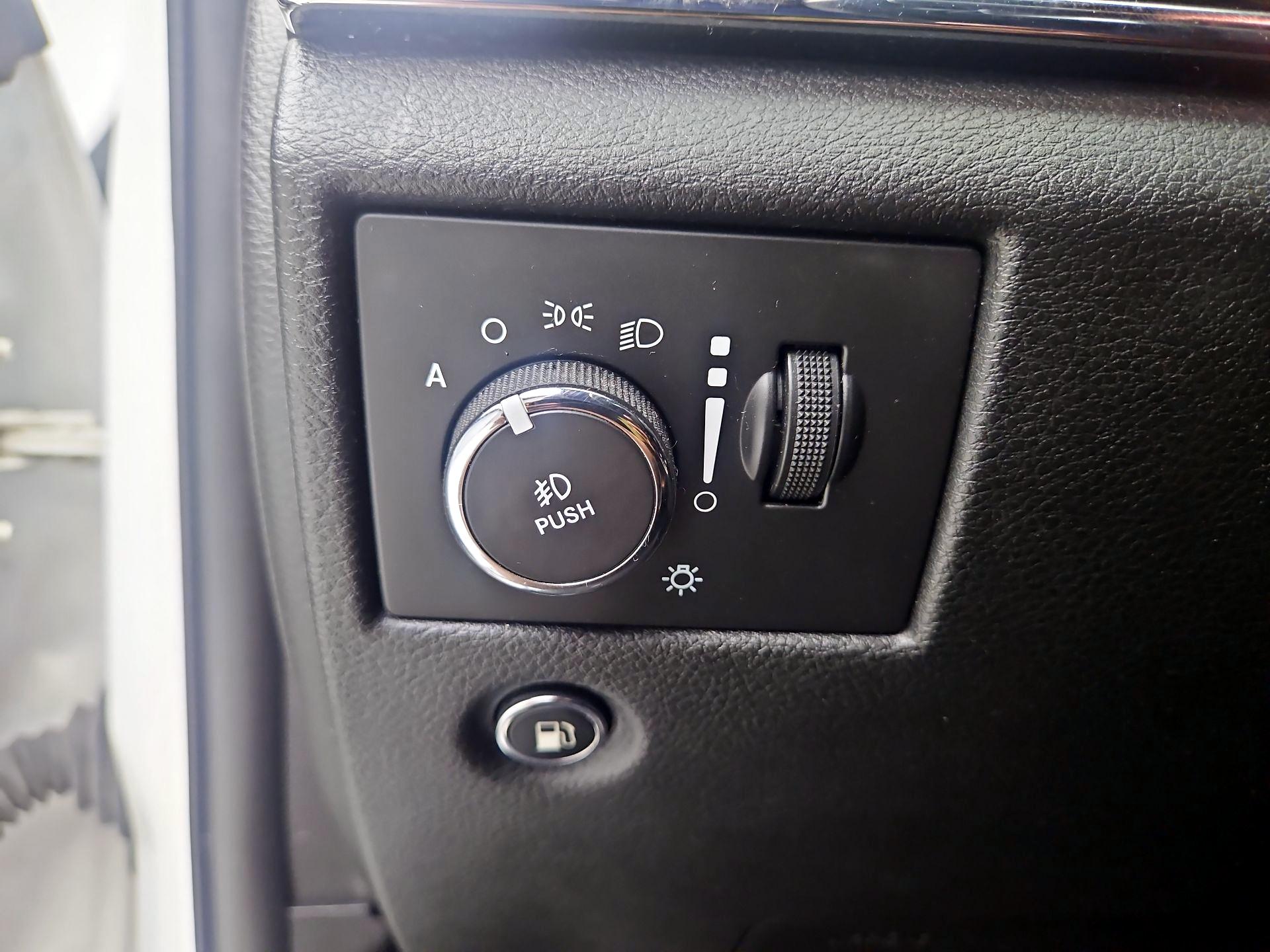 Thumbnail: 2015 Jeep Grand Cherokee - 13