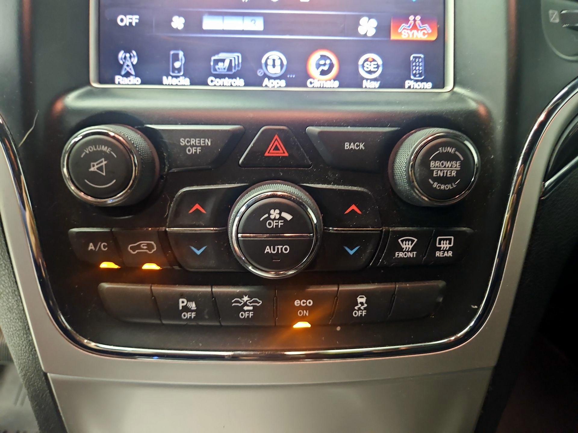 Thumbnail: 2015 Jeep Grand Cherokee - 17