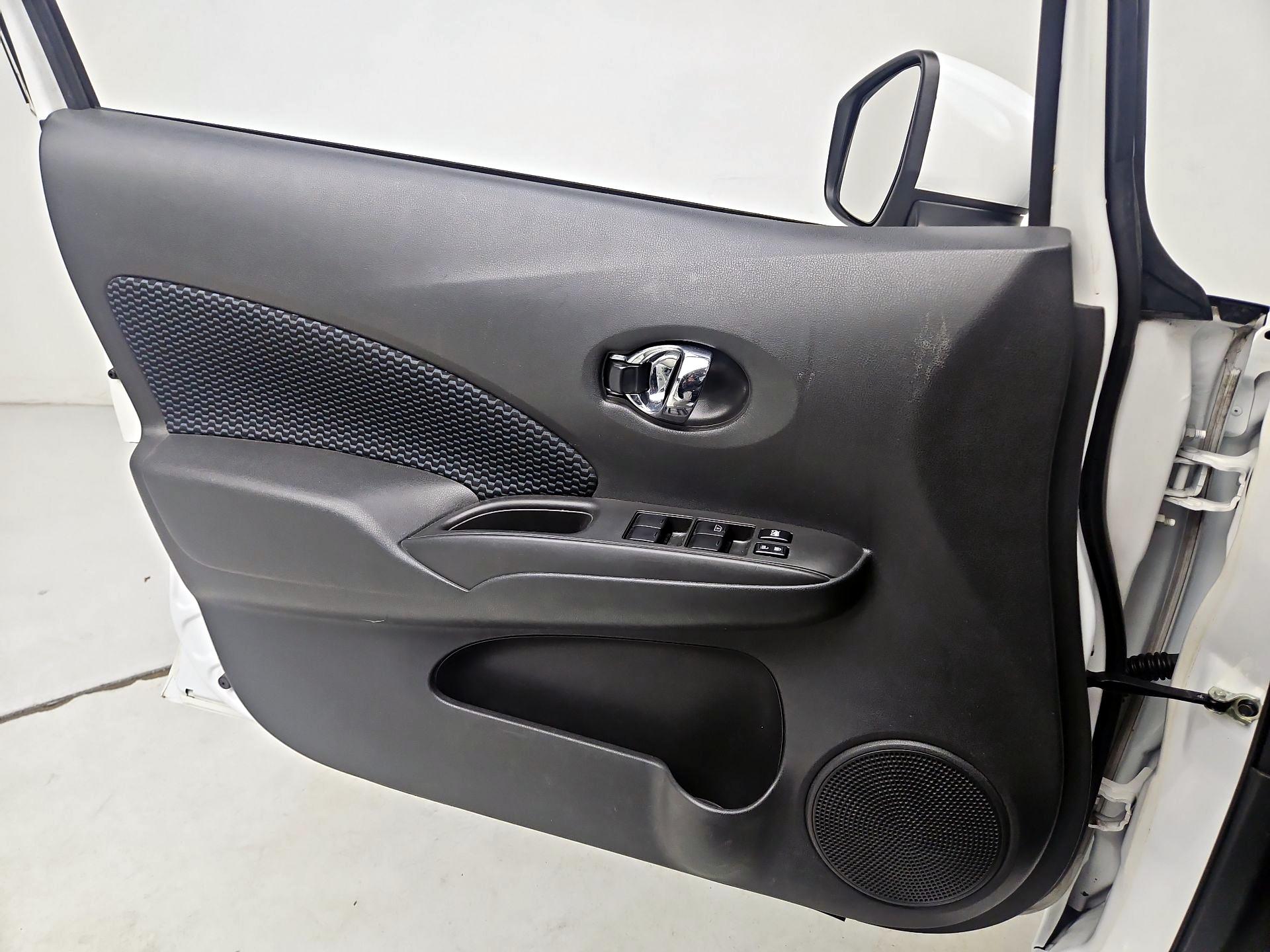 Thumbnail: 2016 Nissan Versa Note - 12