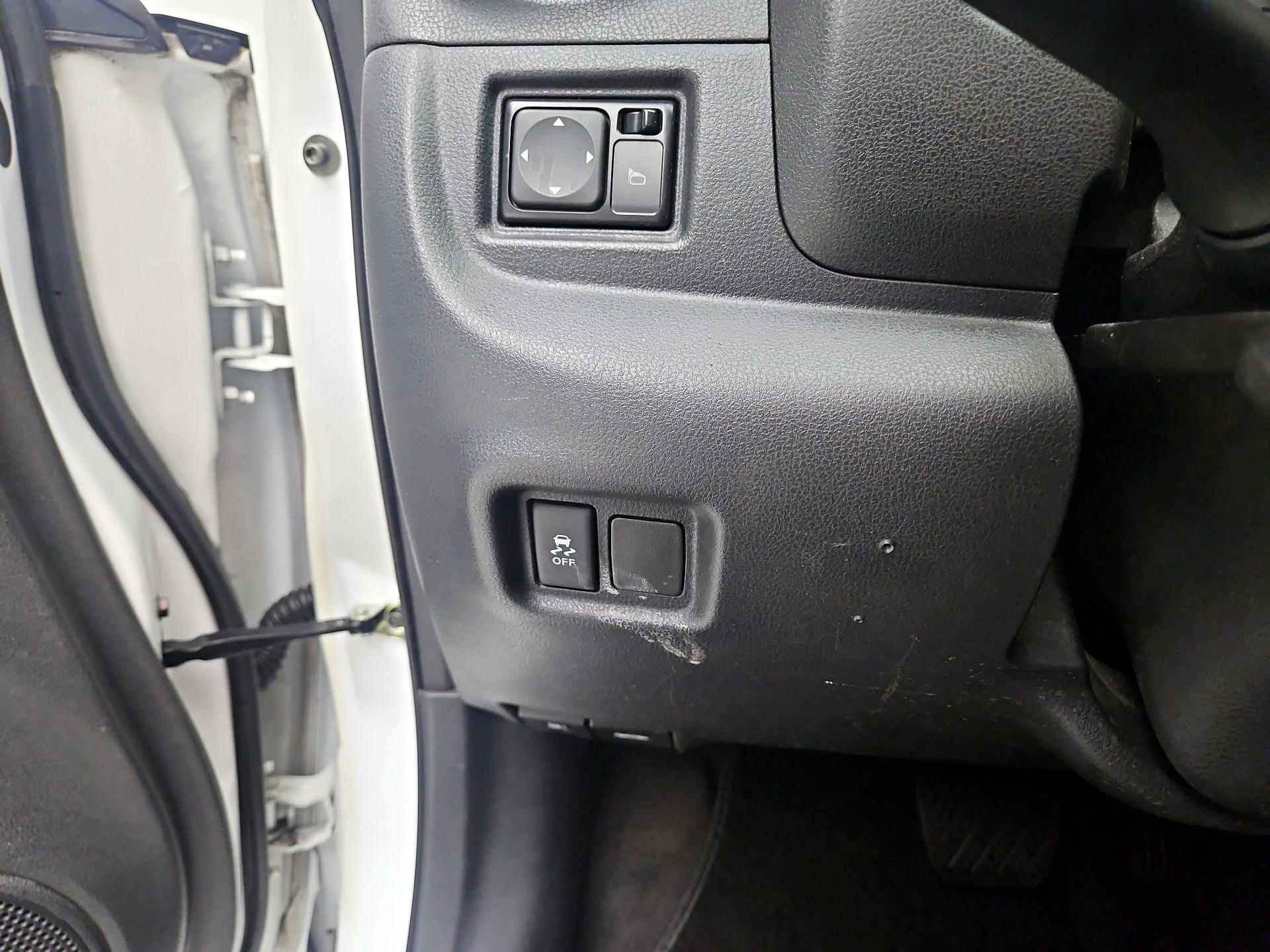 Thumbnail: 2016 Nissan Versa Note - 13