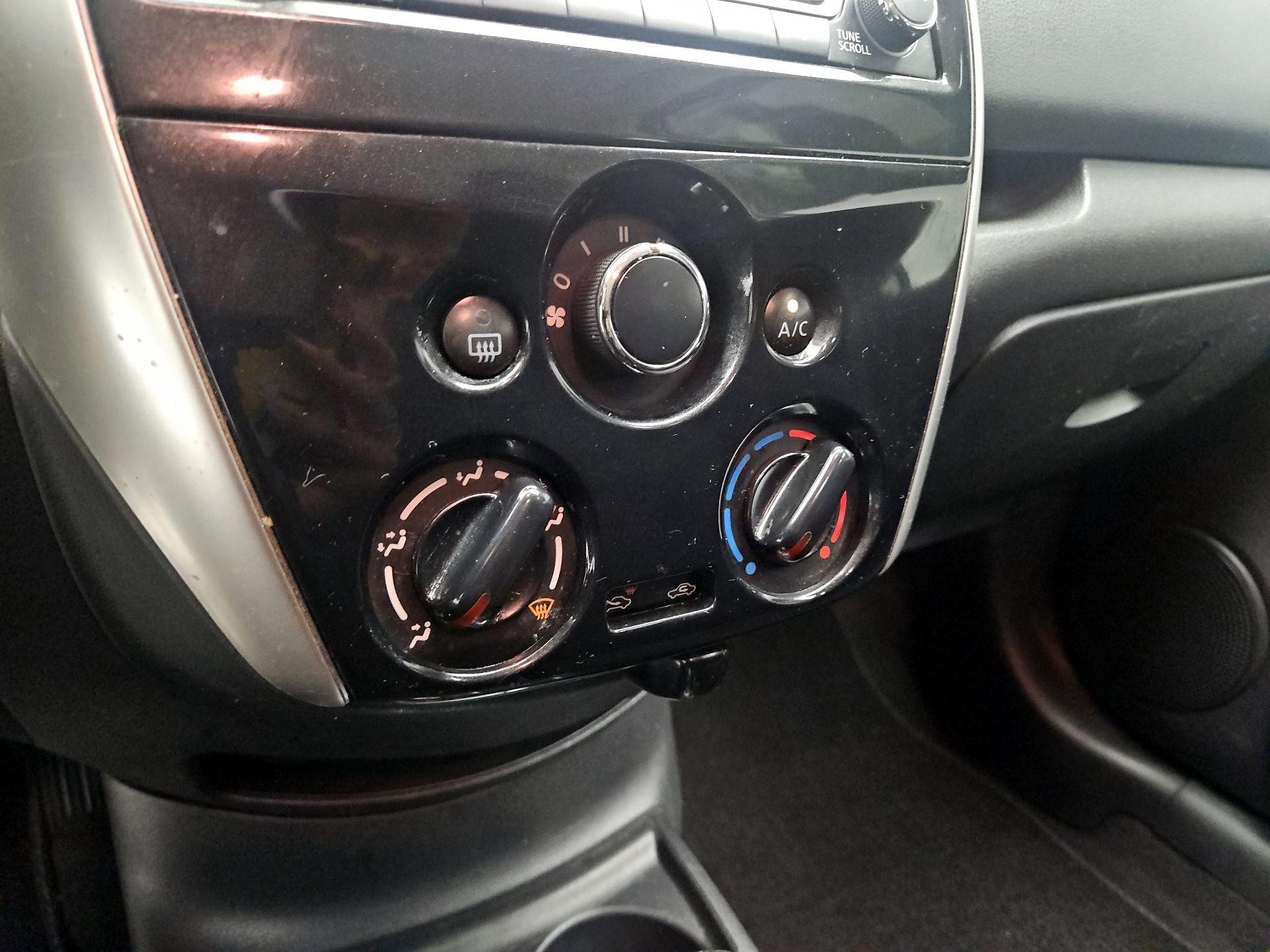 Thumbnail: 2016 Nissan Versa Note - 16