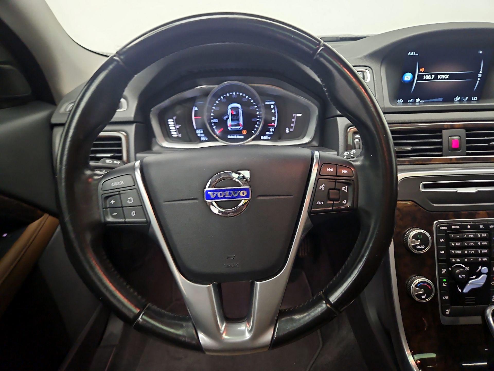 Thumbnail: 2016 Volvo XC70 - 10