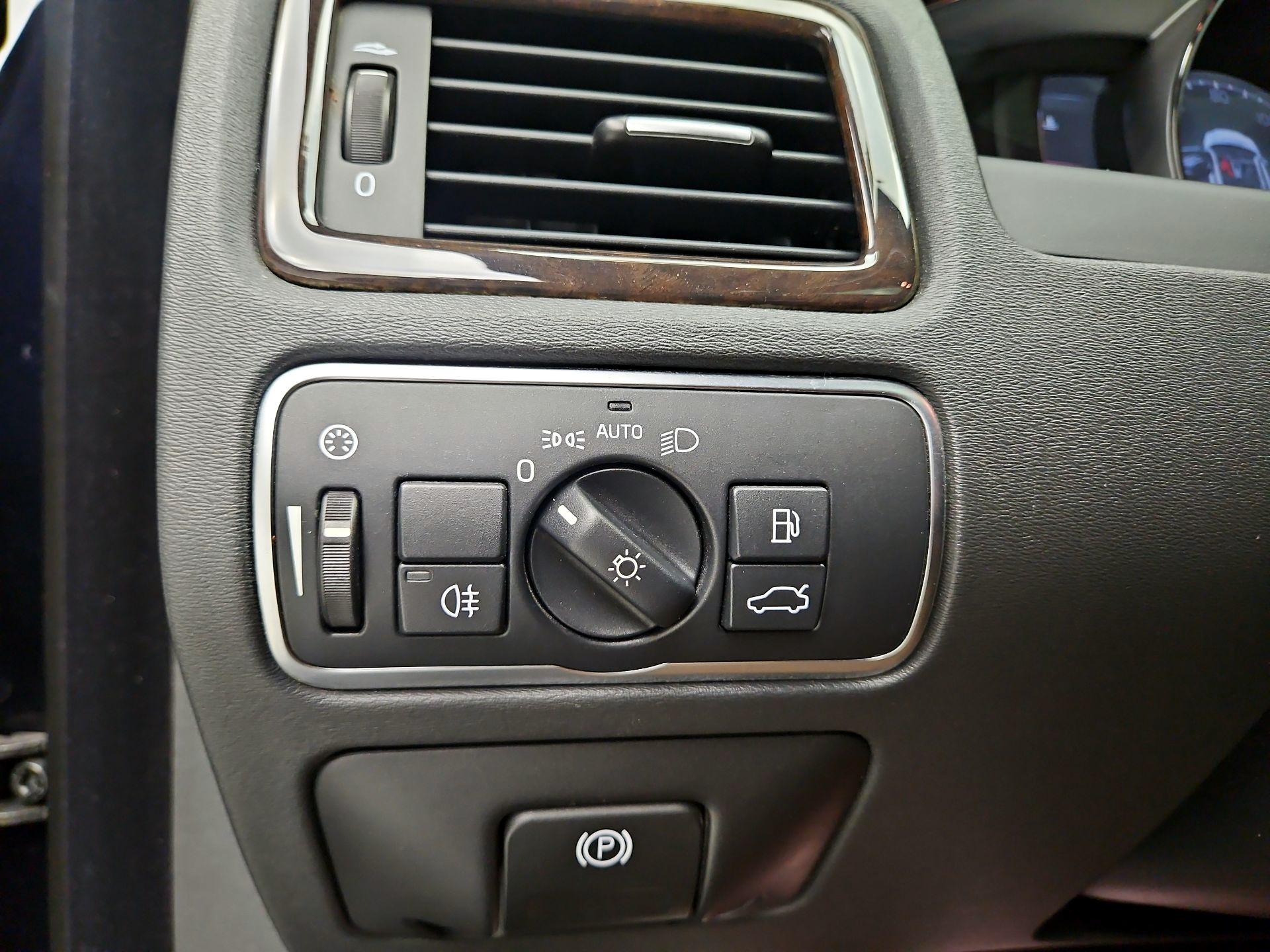 Thumbnail: 2016 Volvo XC70 - 13