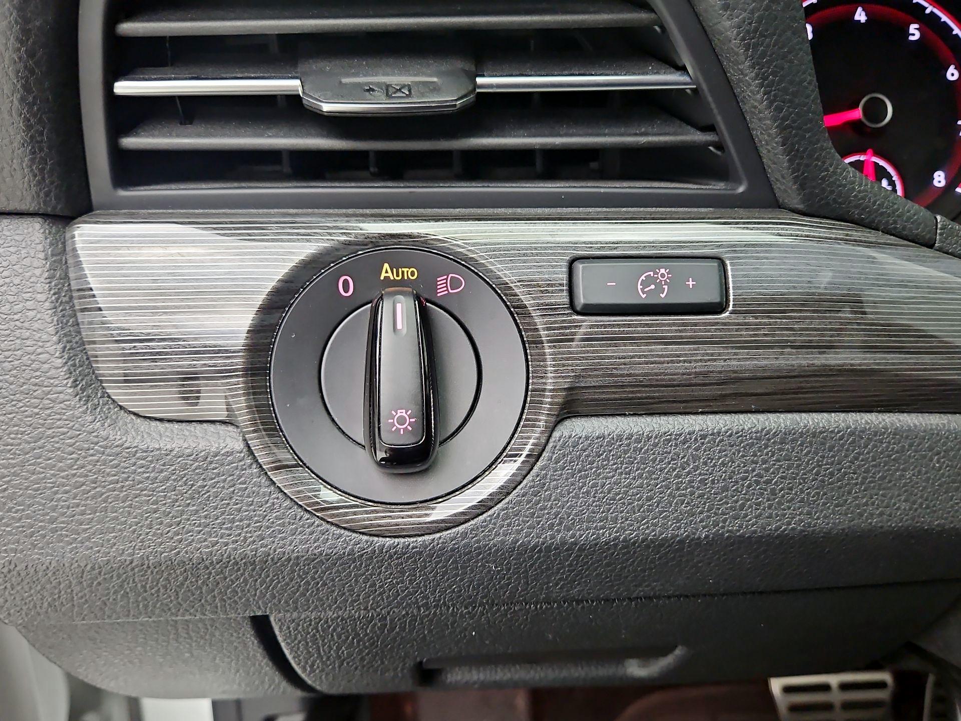 Thumbnail: 2020 Volkswagen Passat - 13