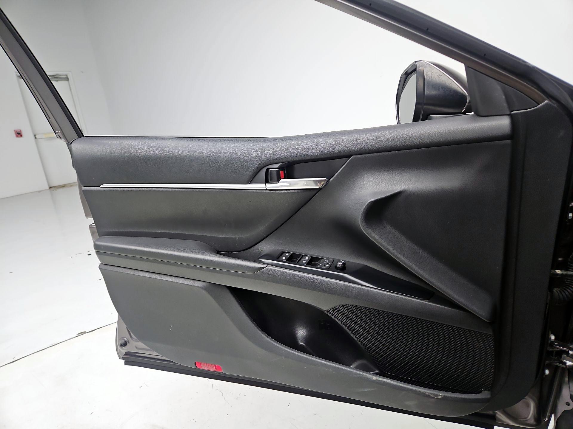 Thumbnail: 2020 Toyota Camry - 12