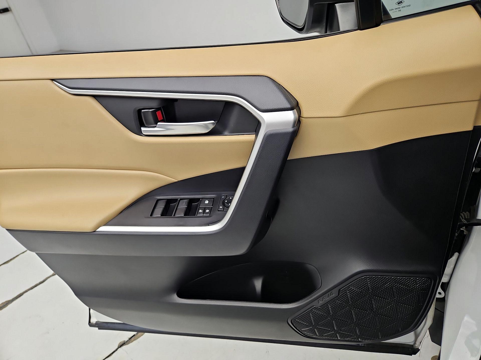 Thumbnail: 2021 Toyota RAV4 - 12