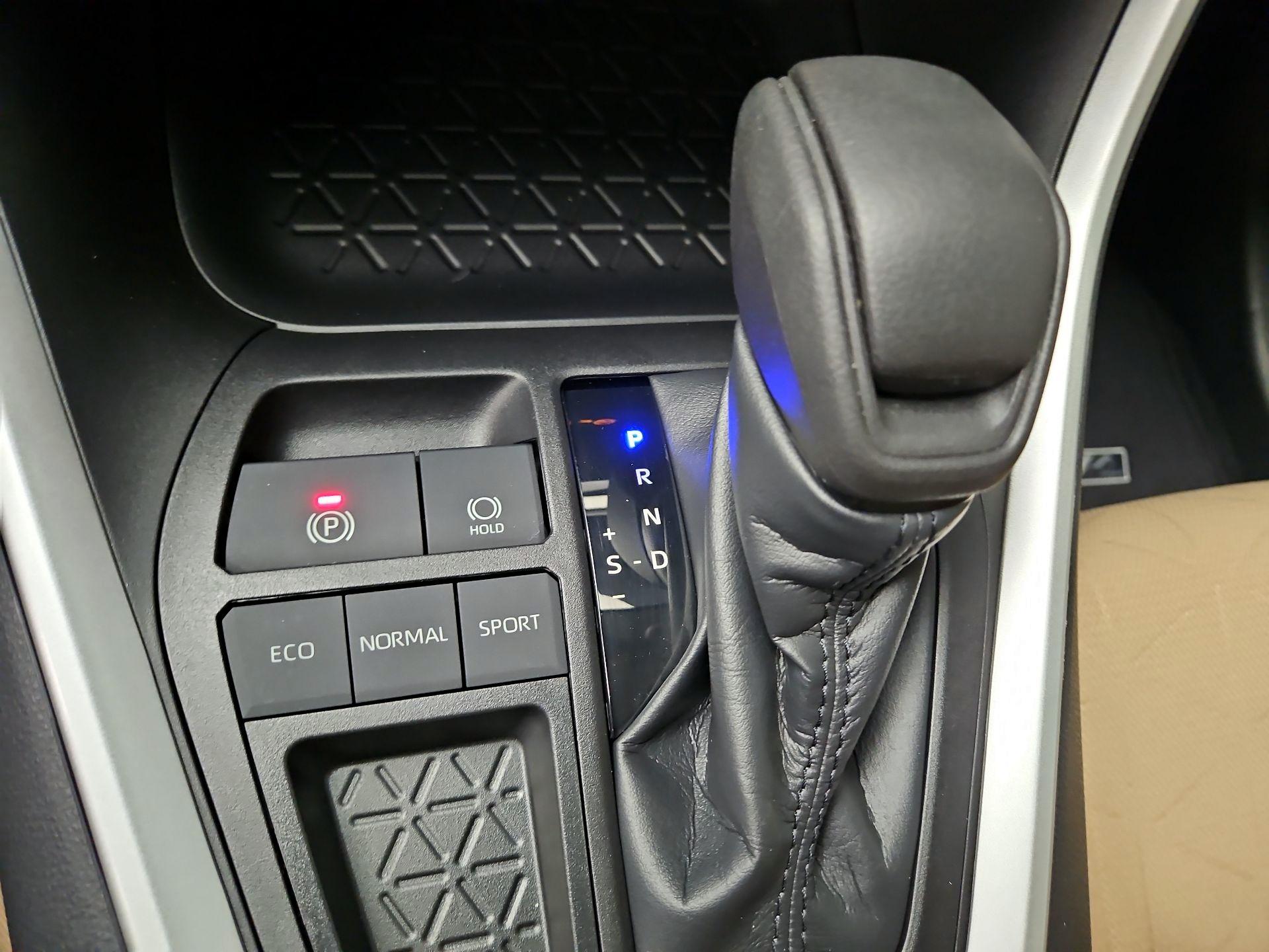 Thumbnail: 2021 Toyota RAV4 - 17