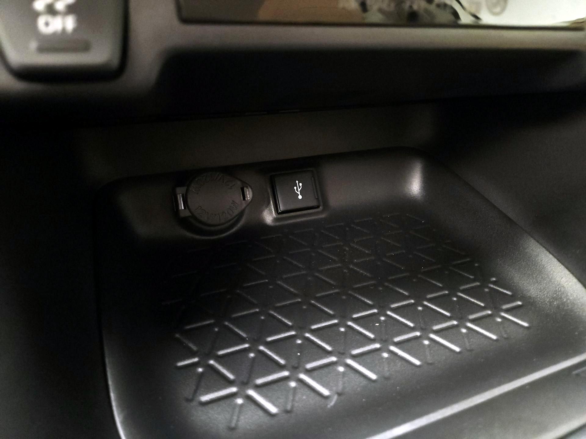 Thumbnail: 2021 Toyota RAV4 - 18