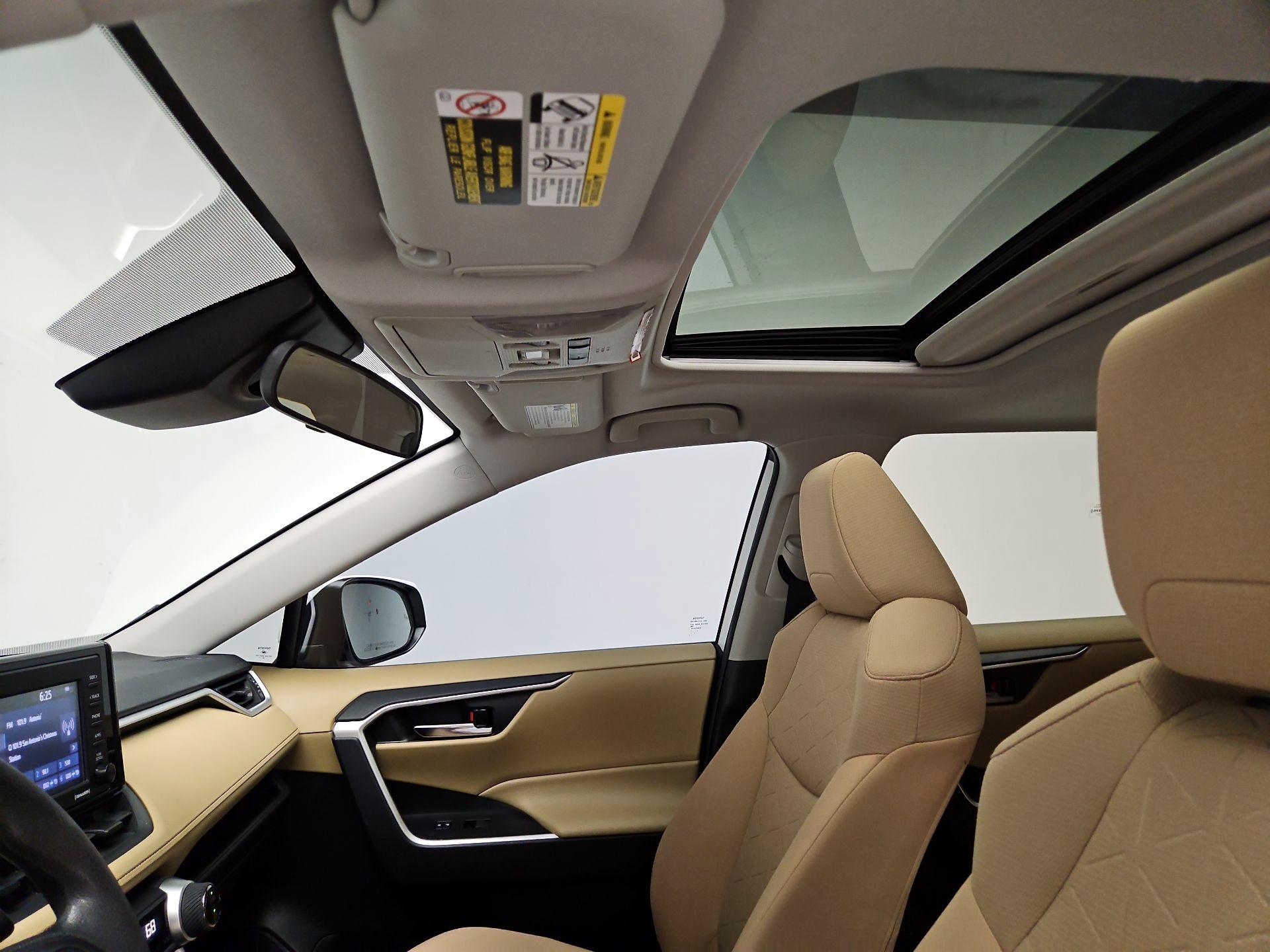 Thumbnail: 2021 Toyota RAV4 - 19