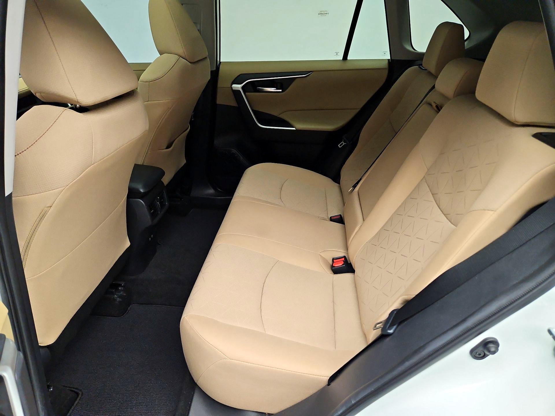 Thumbnail: 2021 Toyota RAV4 - 20