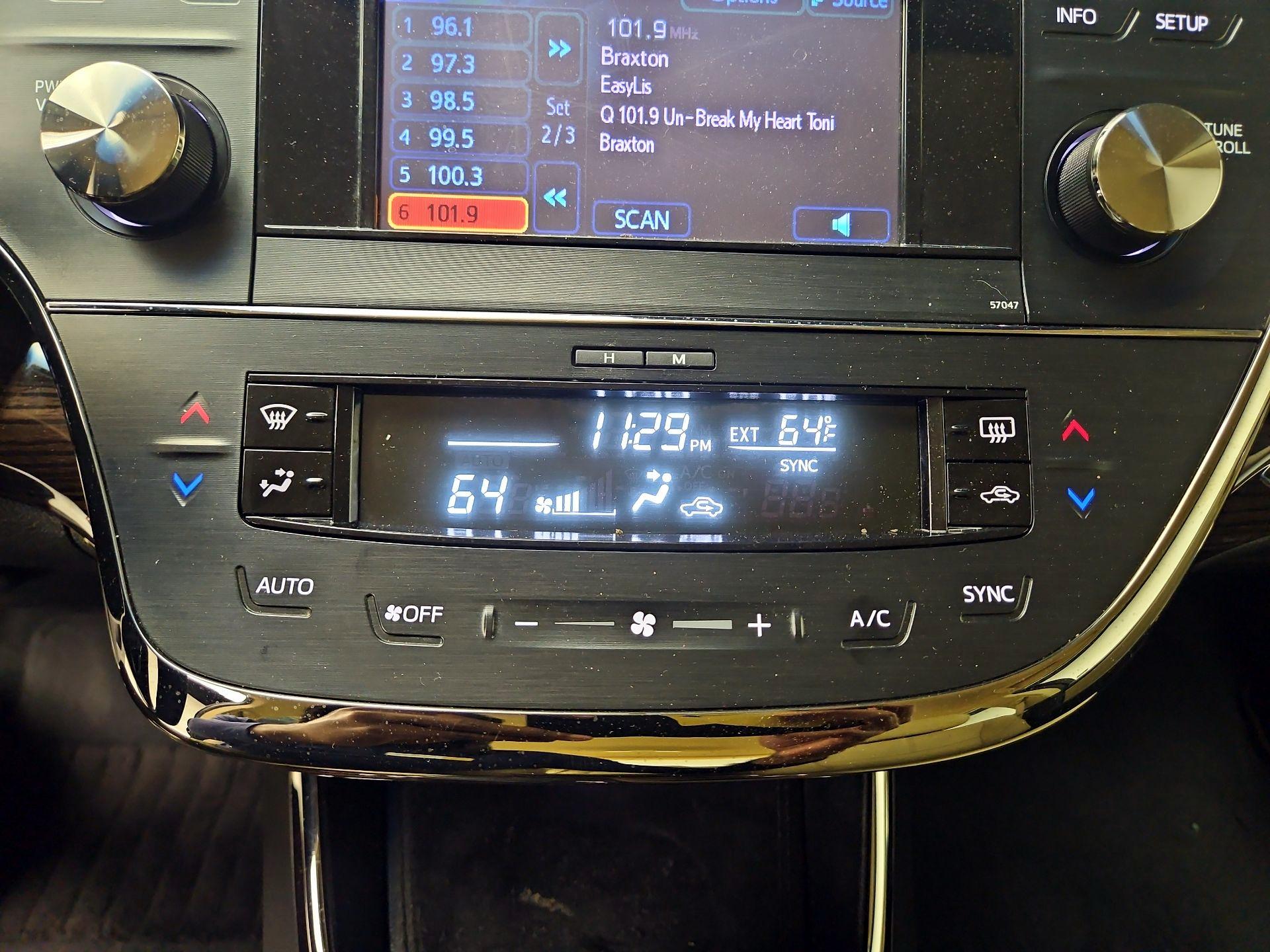 Thumbnail: 2014 Toyota Avalon - 16