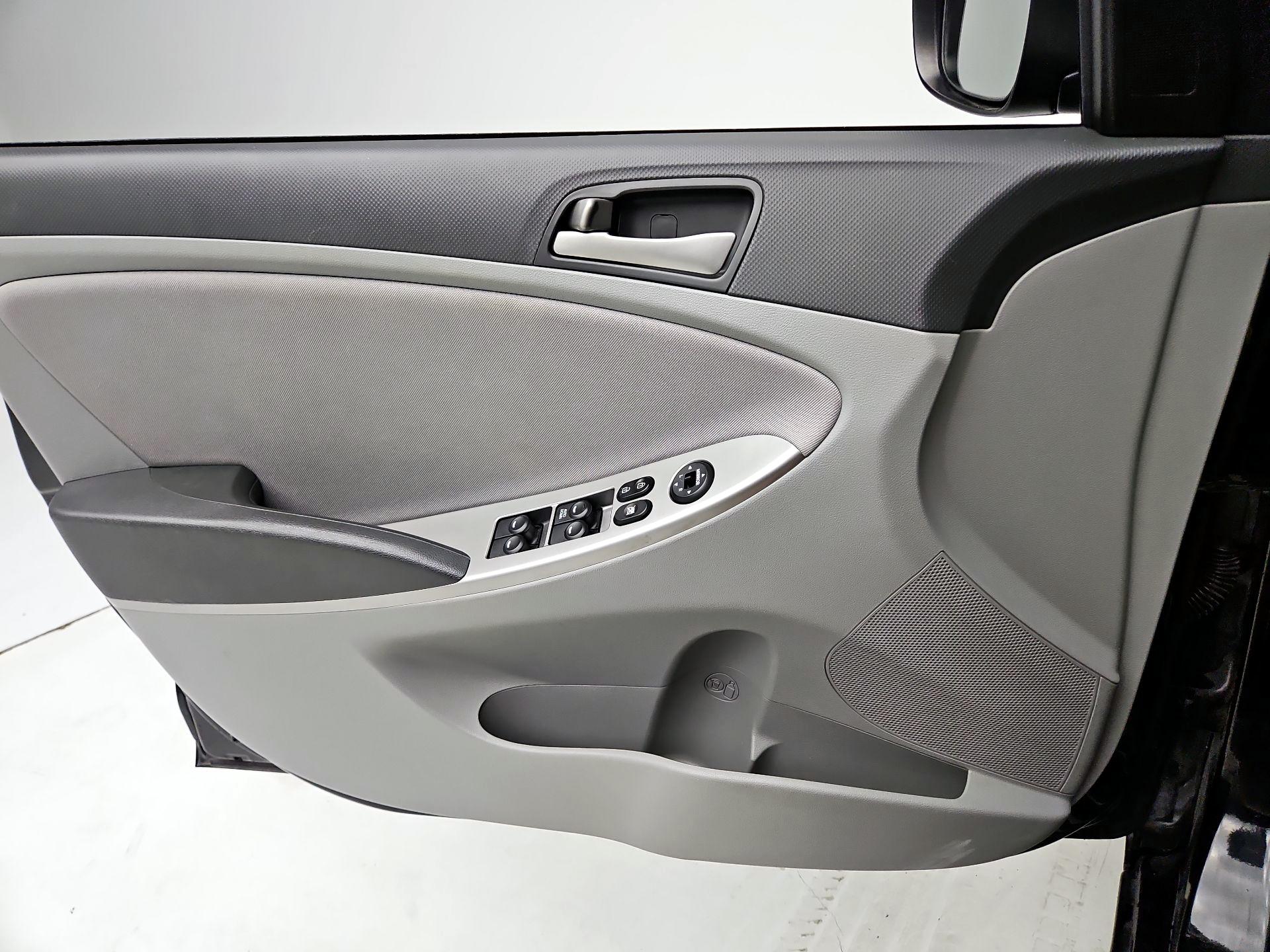 Thumbnail: 2016 Hyundai Accent - 12