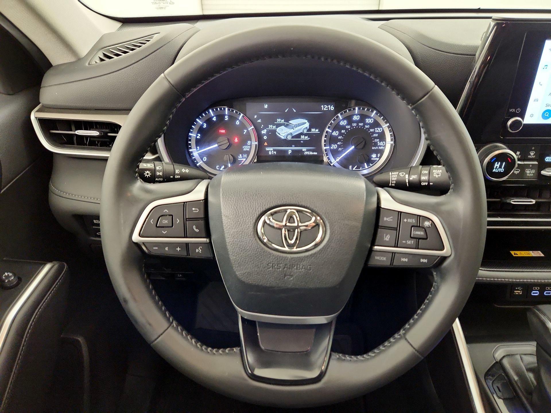 Thumbnail: 2023 Toyota Highlander - 10