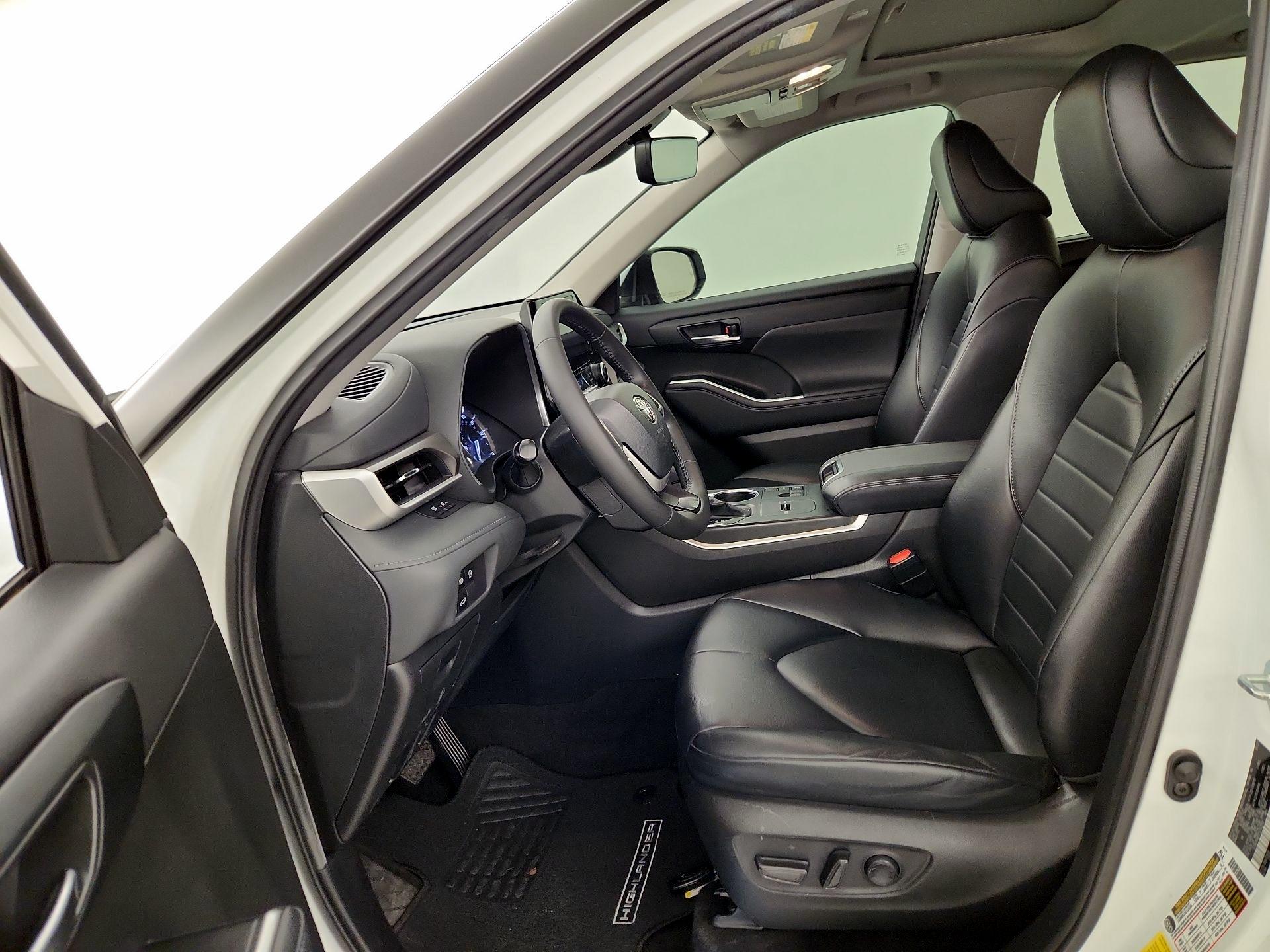 Thumbnail: 2023 Toyota Highlander - 11