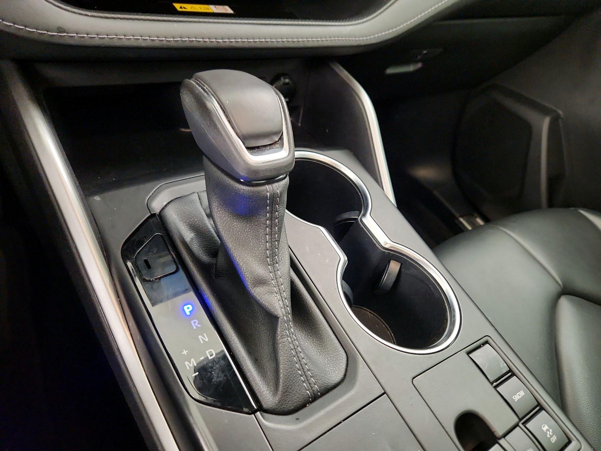 Thumbnail: 2023 Toyota Highlander - 17