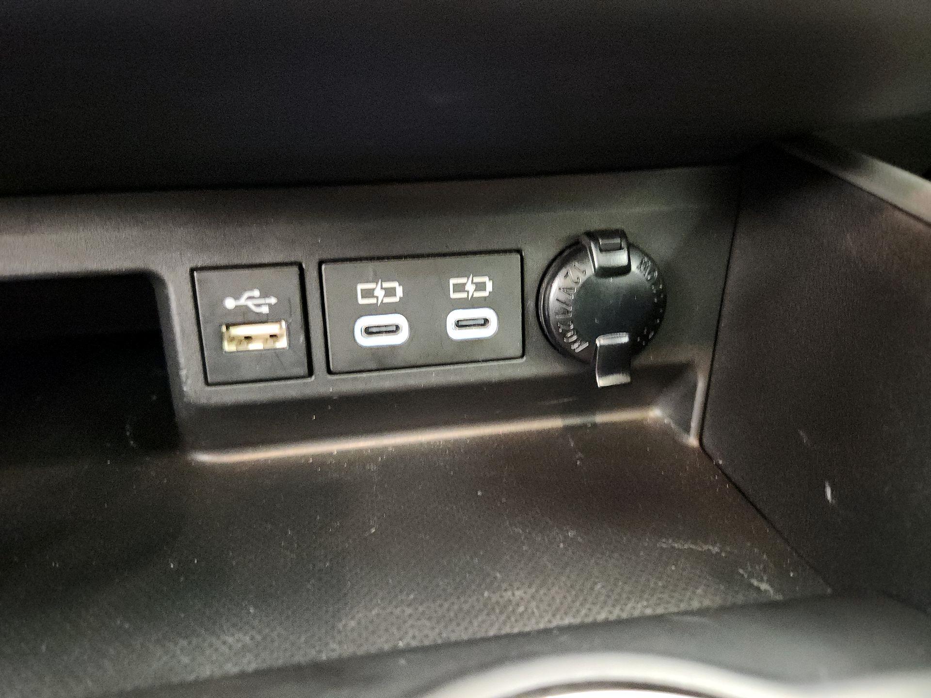 Thumbnail: 2023 Toyota Highlander - 18