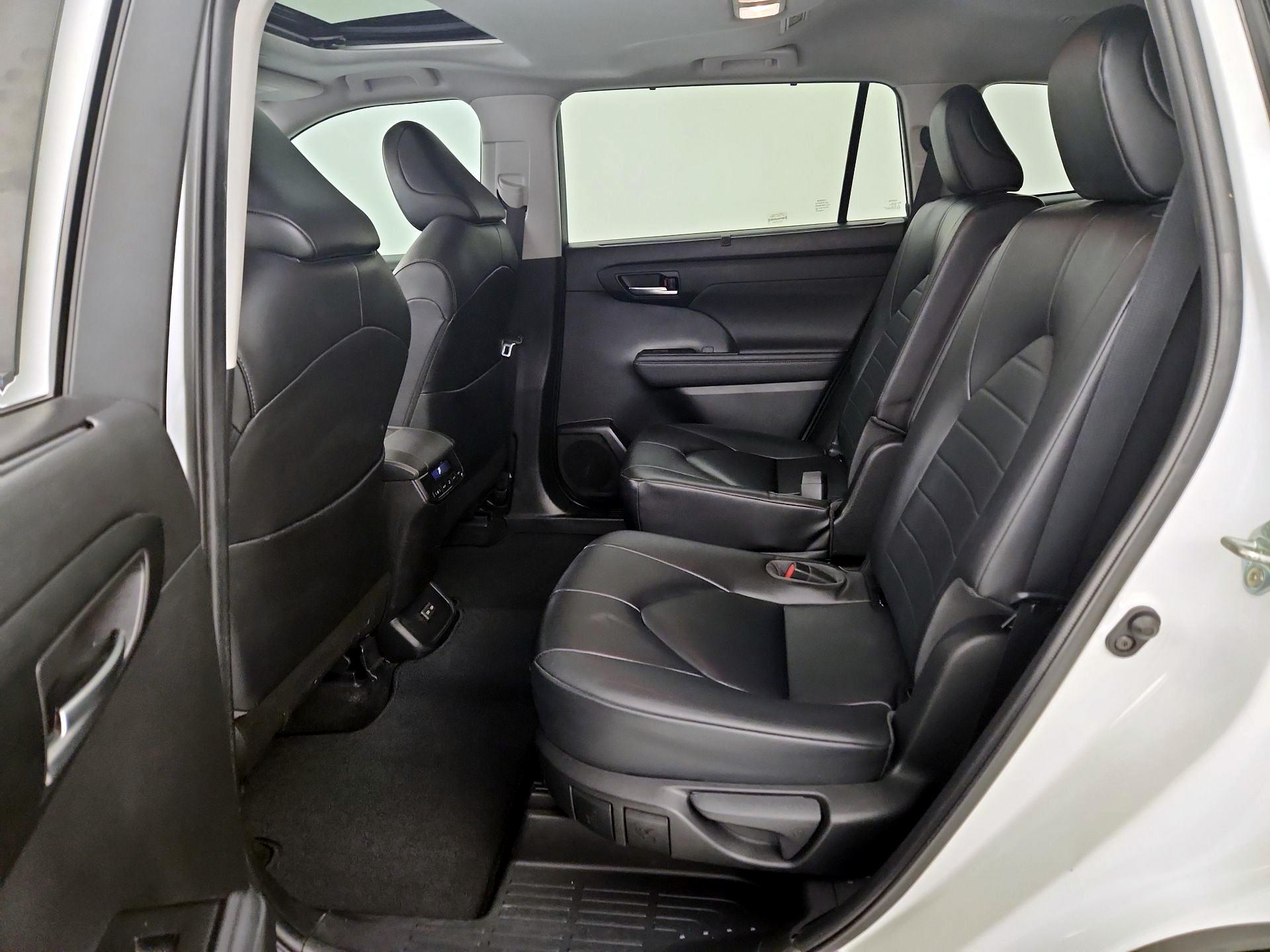 Thumbnail: 2023 Toyota Highlander - 20