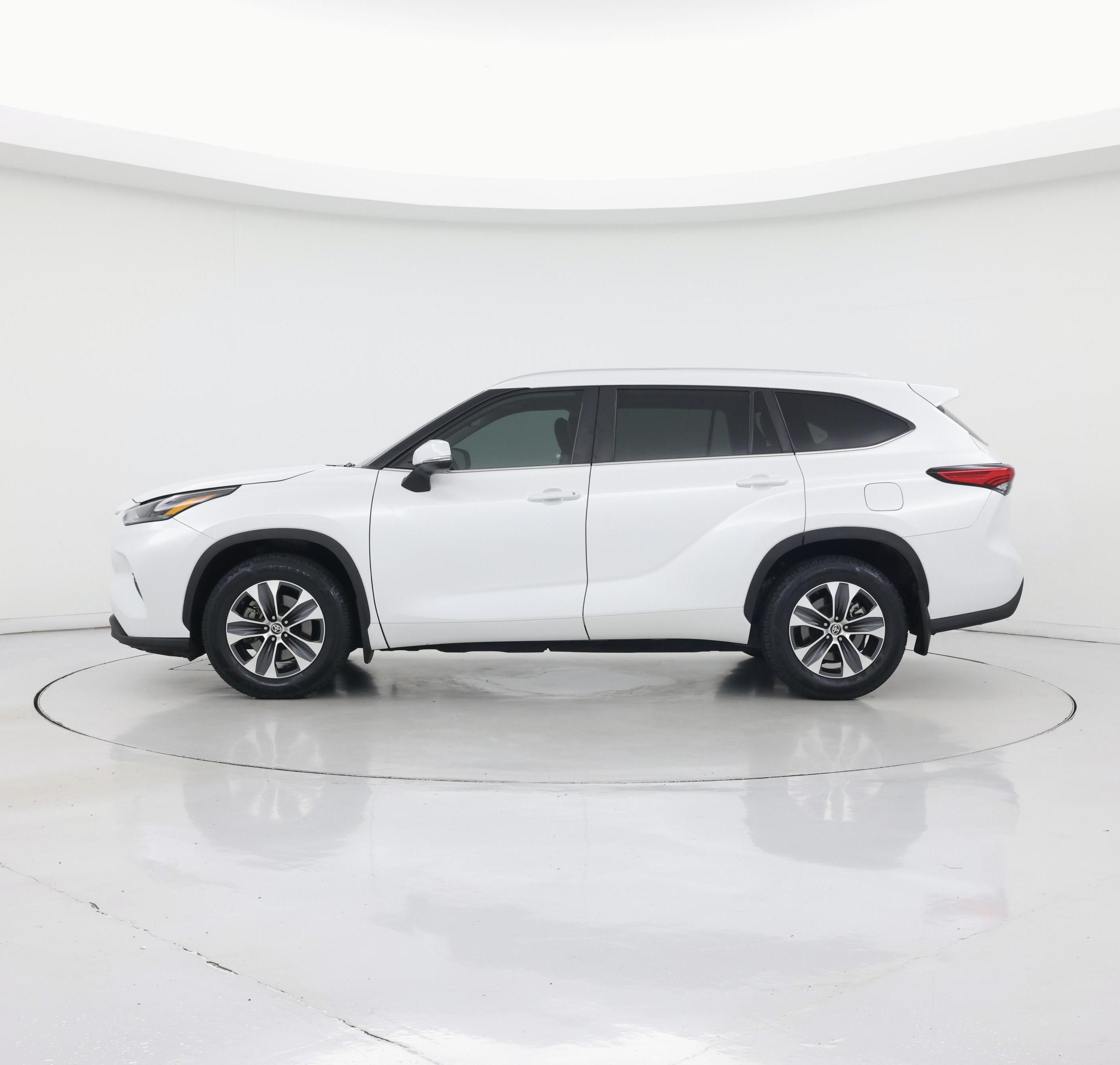 Thumbnail: 2023 Toyota Highlander - 3