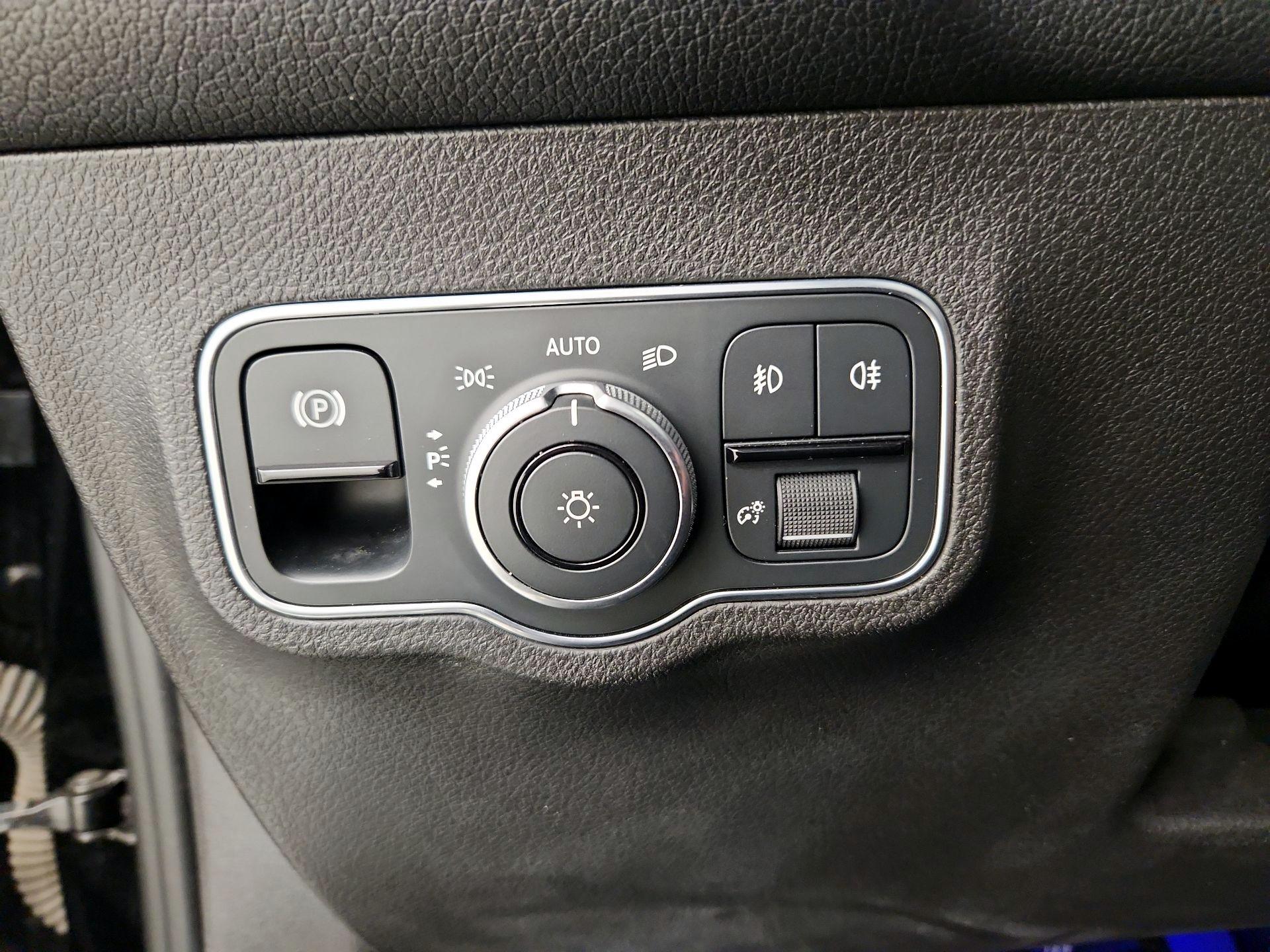 Thumbnail: 2021 Mercedes-Benz GLB - 13