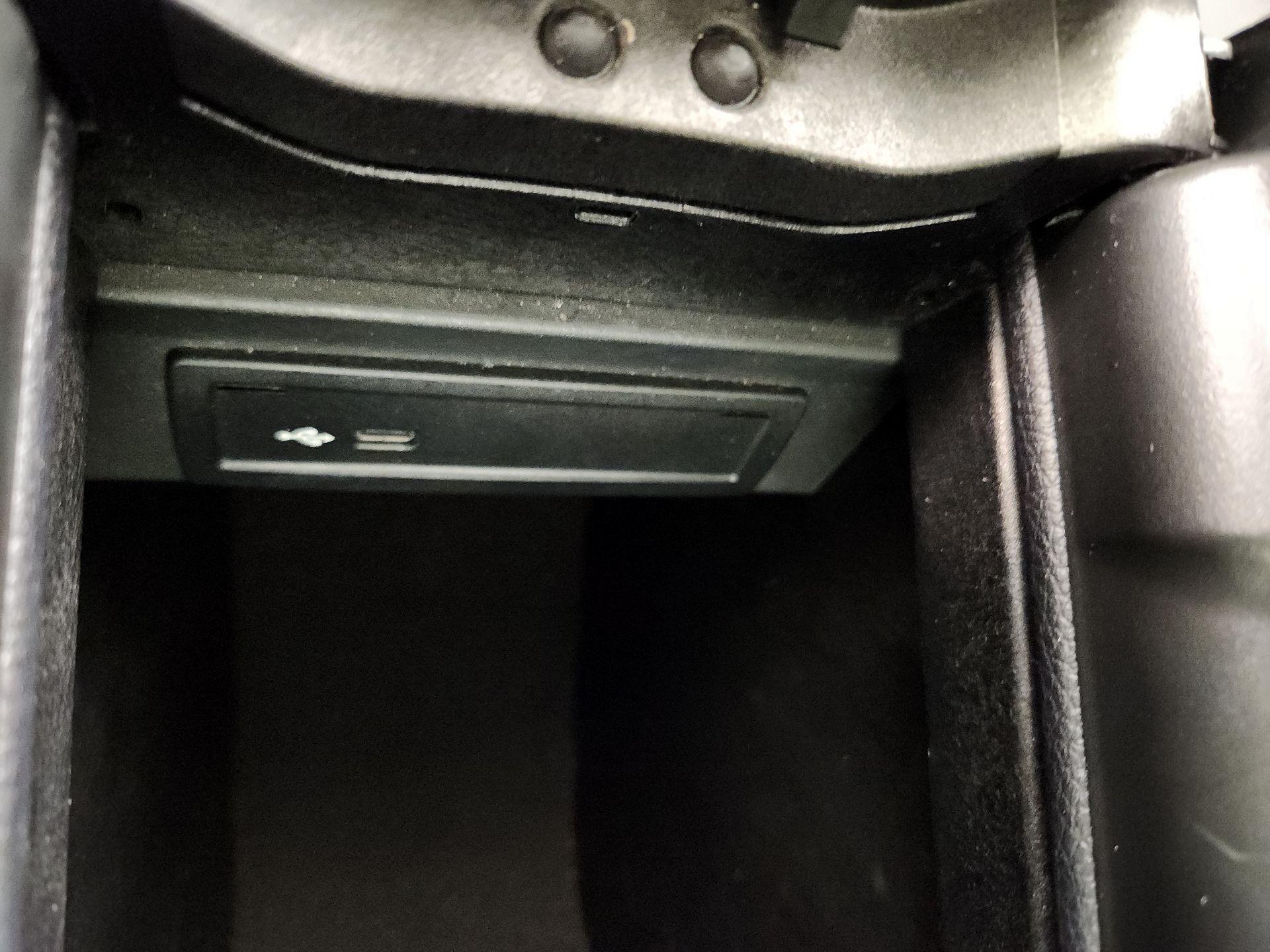 Thumbnail: 2021 Mercedes-Benz GLB - 18