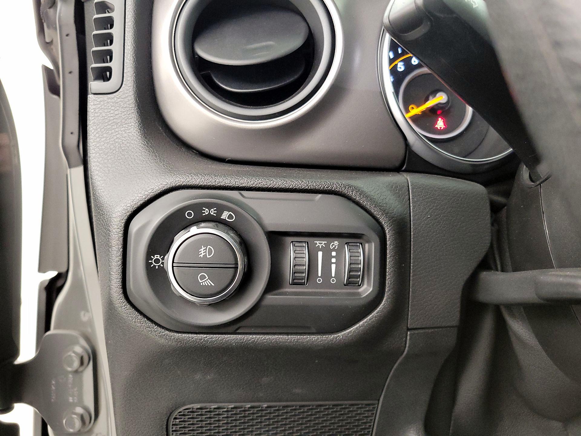 Thumbnail: 2021 Jeep Gladiator - 13