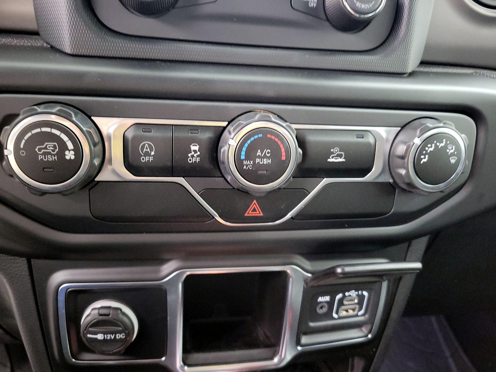 Thumbnail: 2021 Jeep Gladiator - 16