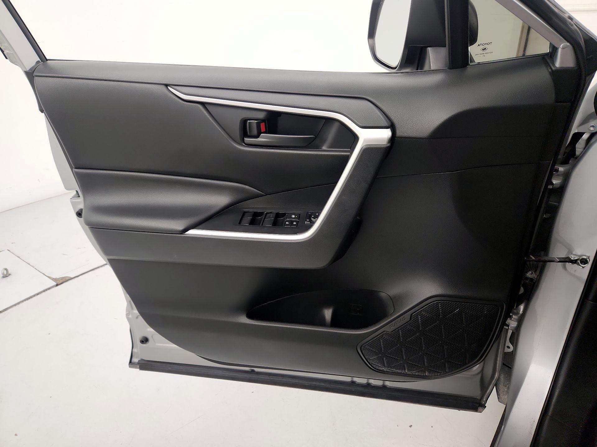 Thumbnail: 2022 Toyota RAV4 - 12