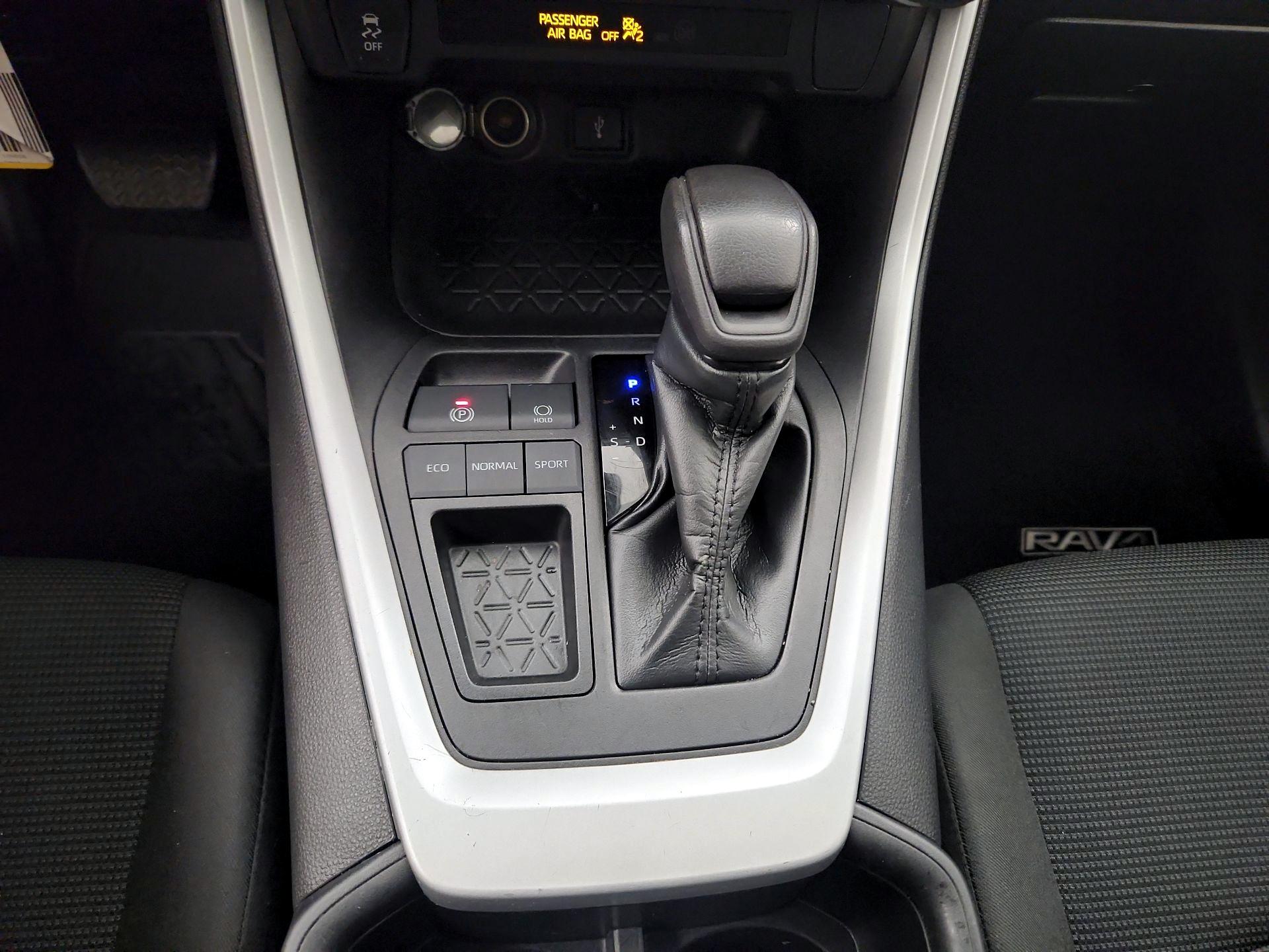 Thumbnail: 2022 Toyota RAV4 - 17