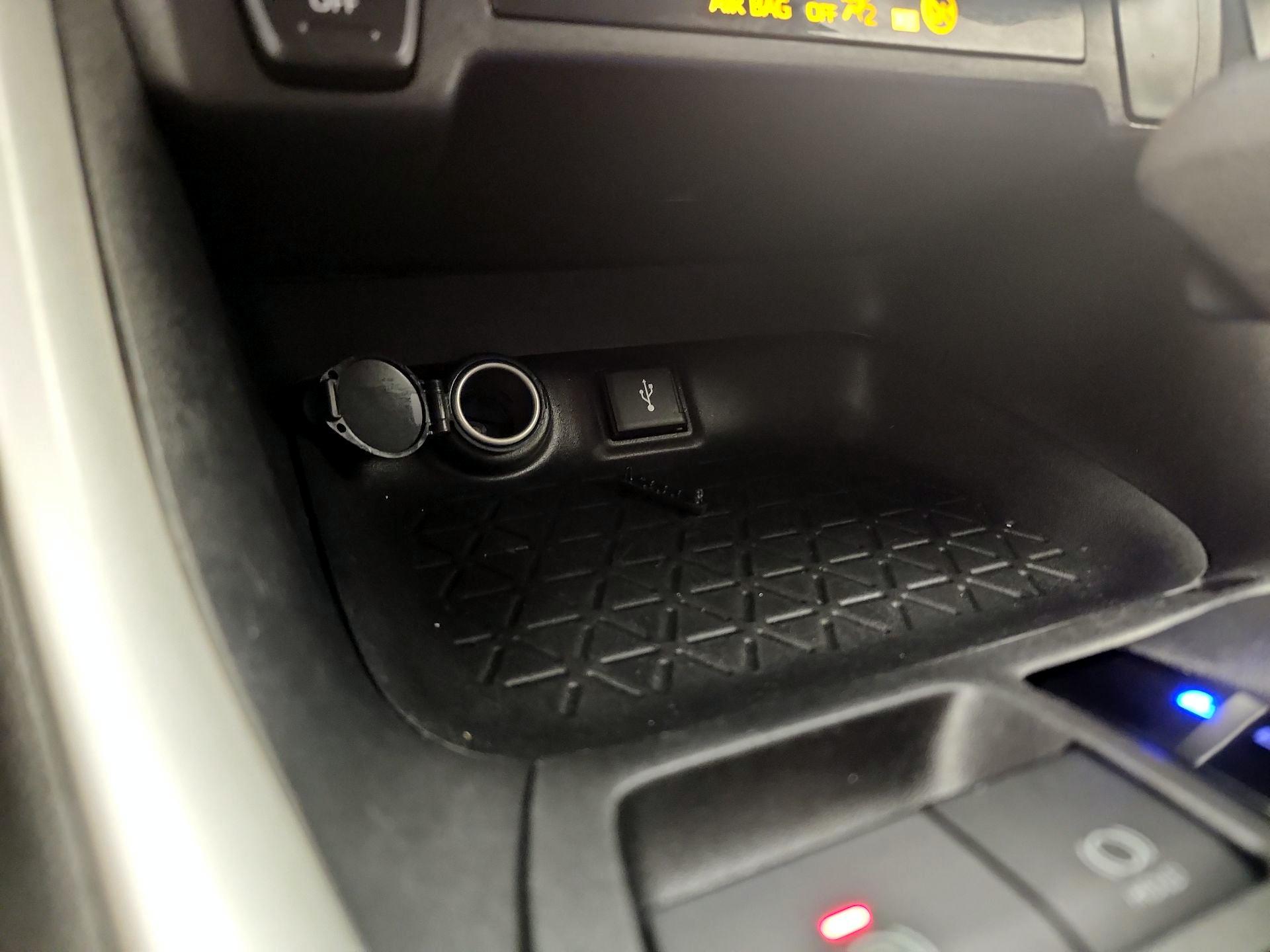 Thumbnail: 2022 Toyota RAV4 - 18