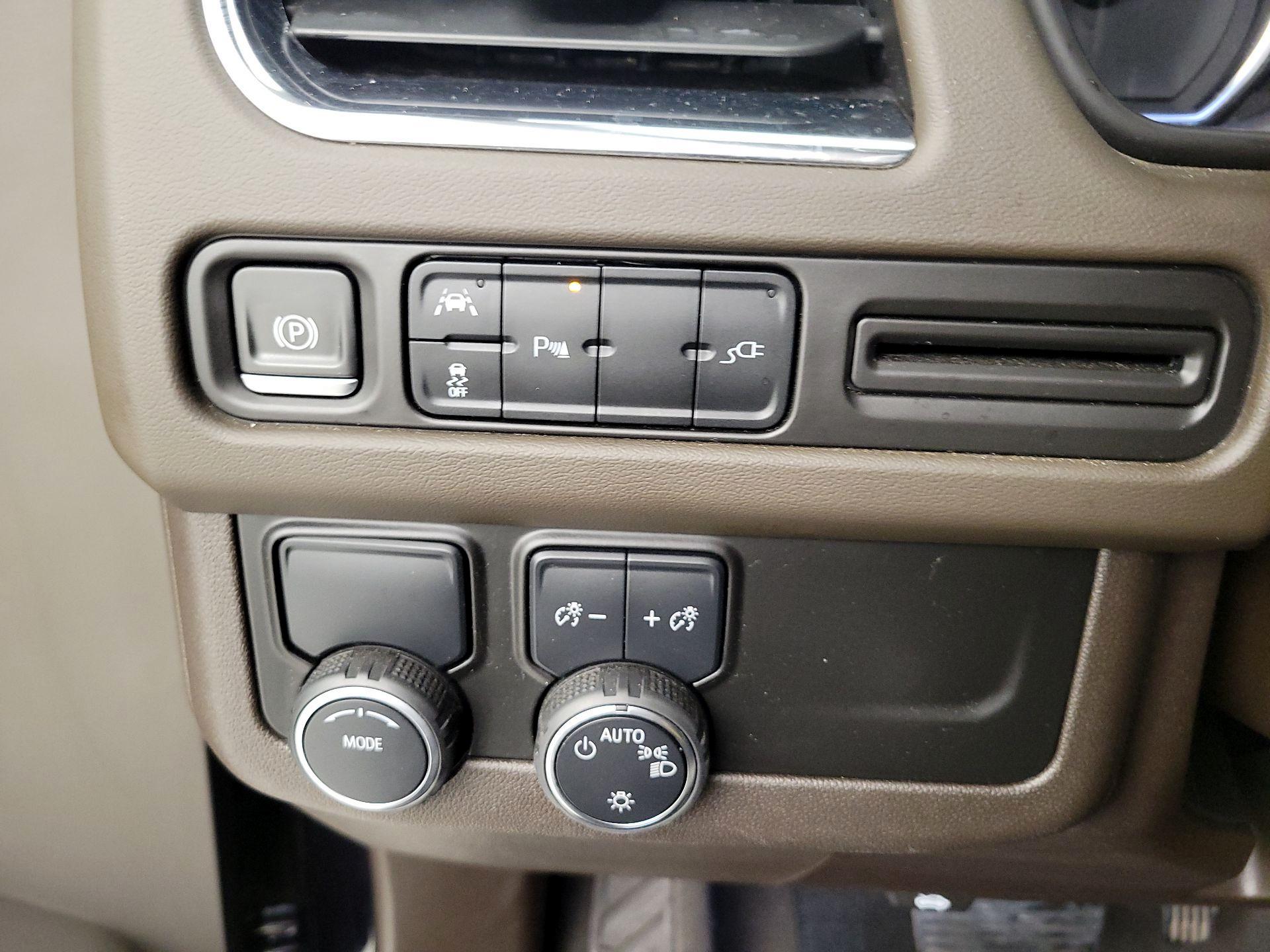 Thumbnail: 2022 Chevrolet Suburban - 13