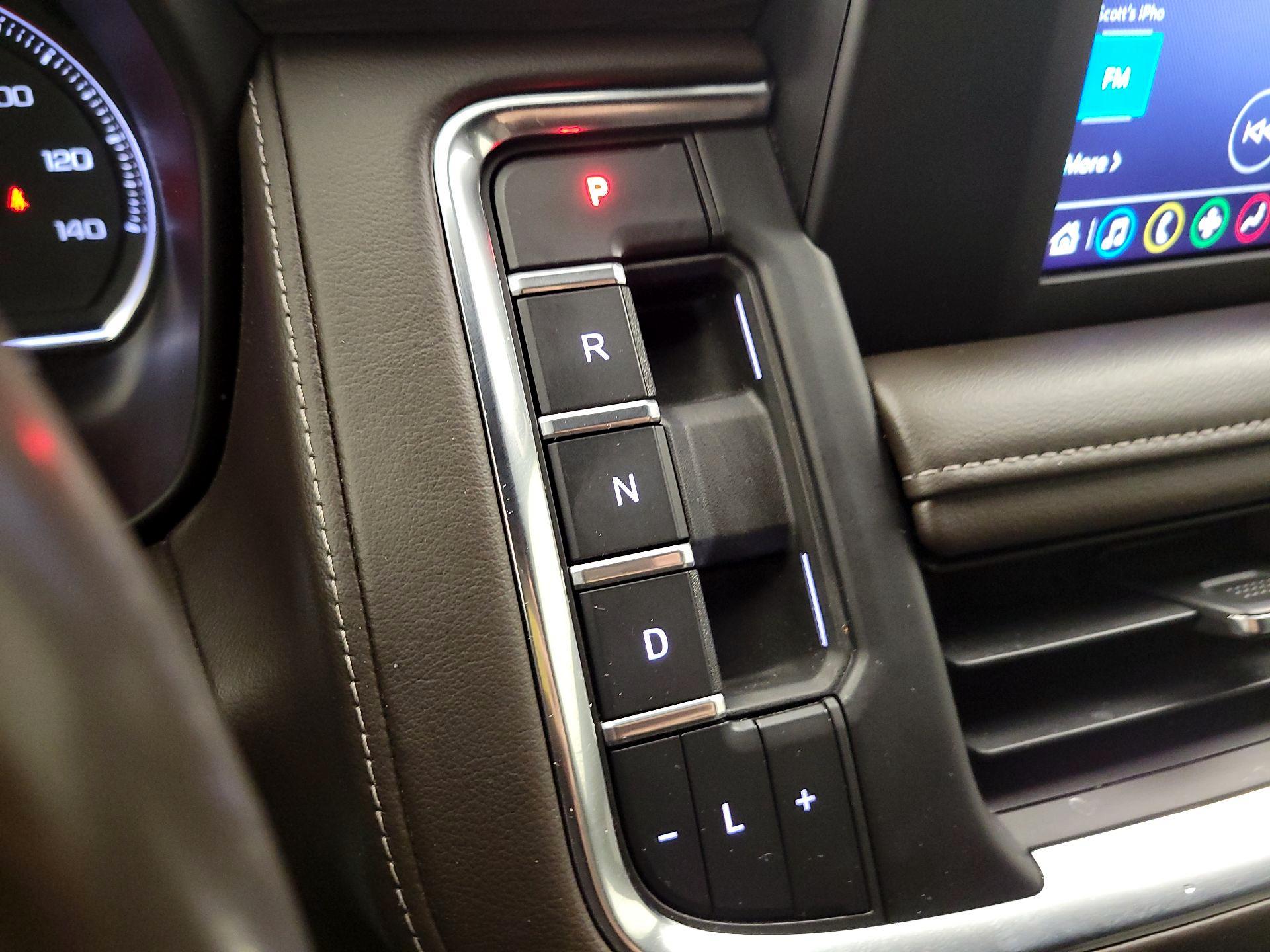 Thumbnail: 2022 Chevrolet Suburban - 17