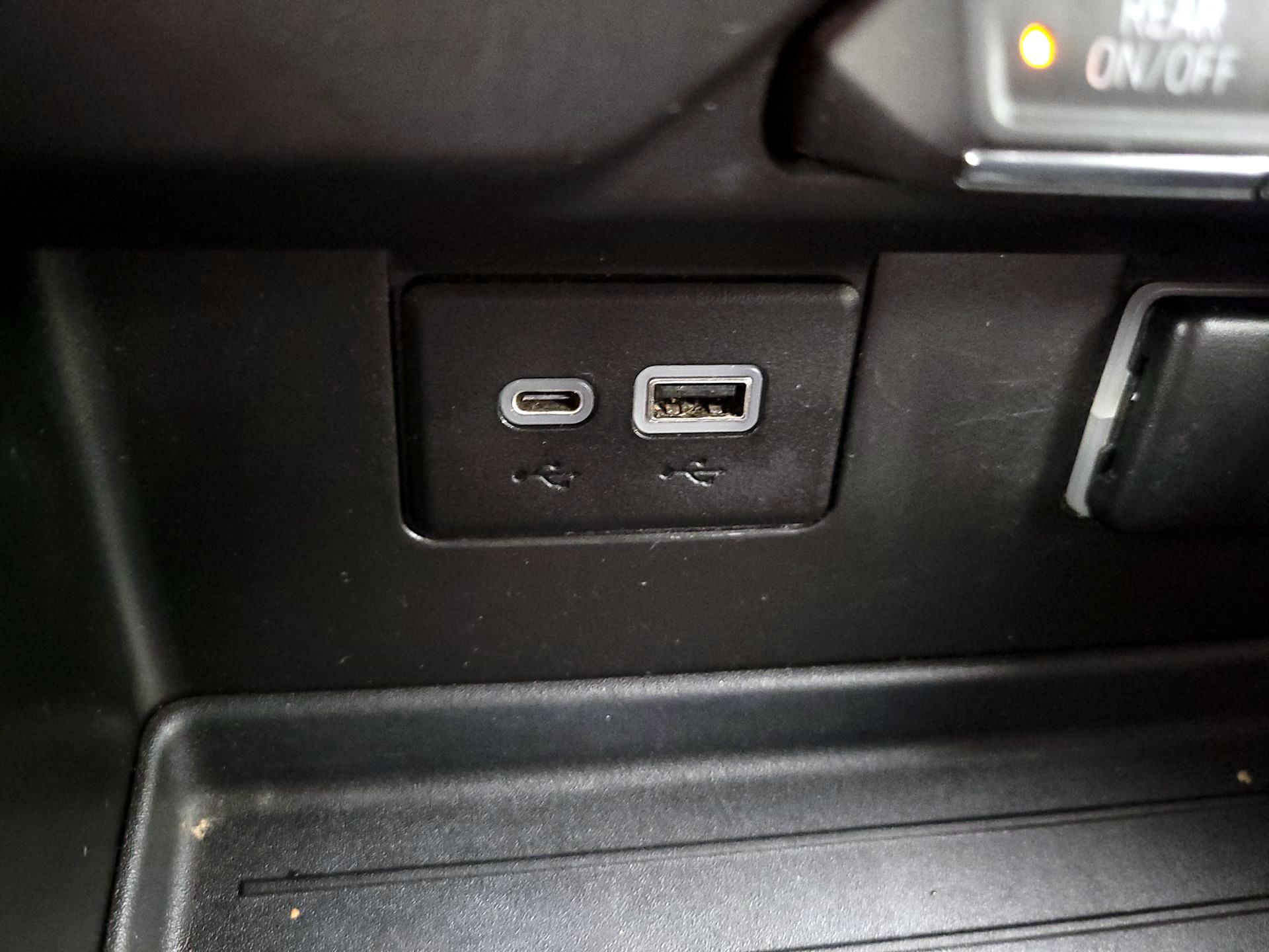 Thumbnail: 2022 Chevrolet Suburban - 18