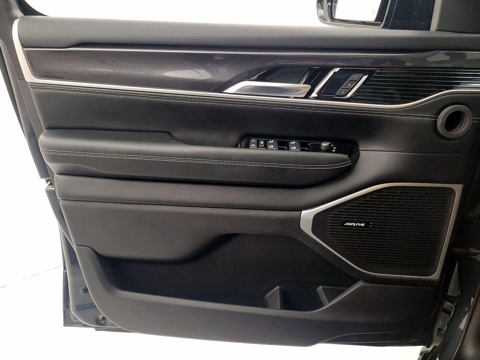 Thumbnail: 2024 Jeep Wagoneer - 12