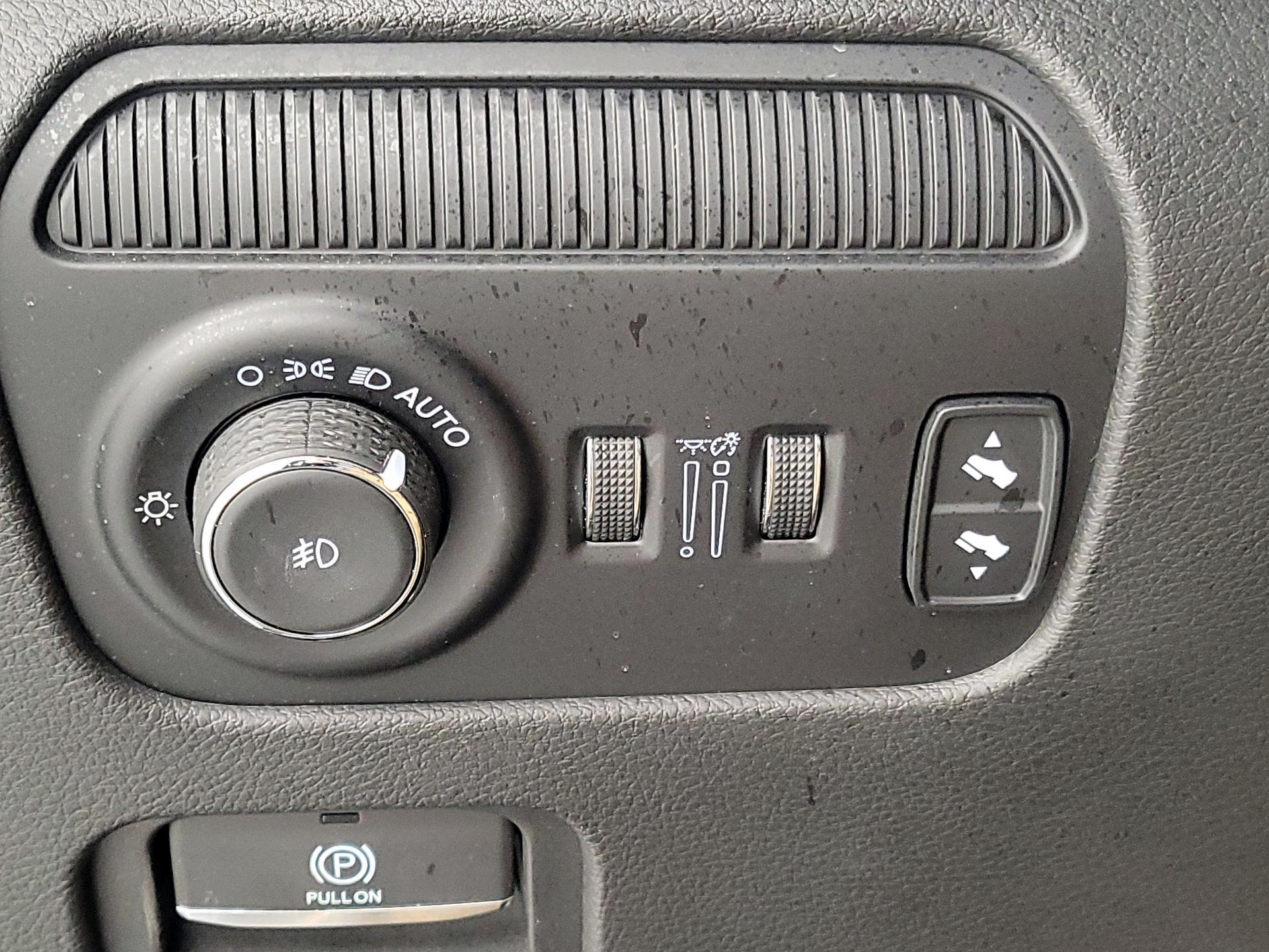 Thumbnail: 2024 Jeep Wagoneer - 13