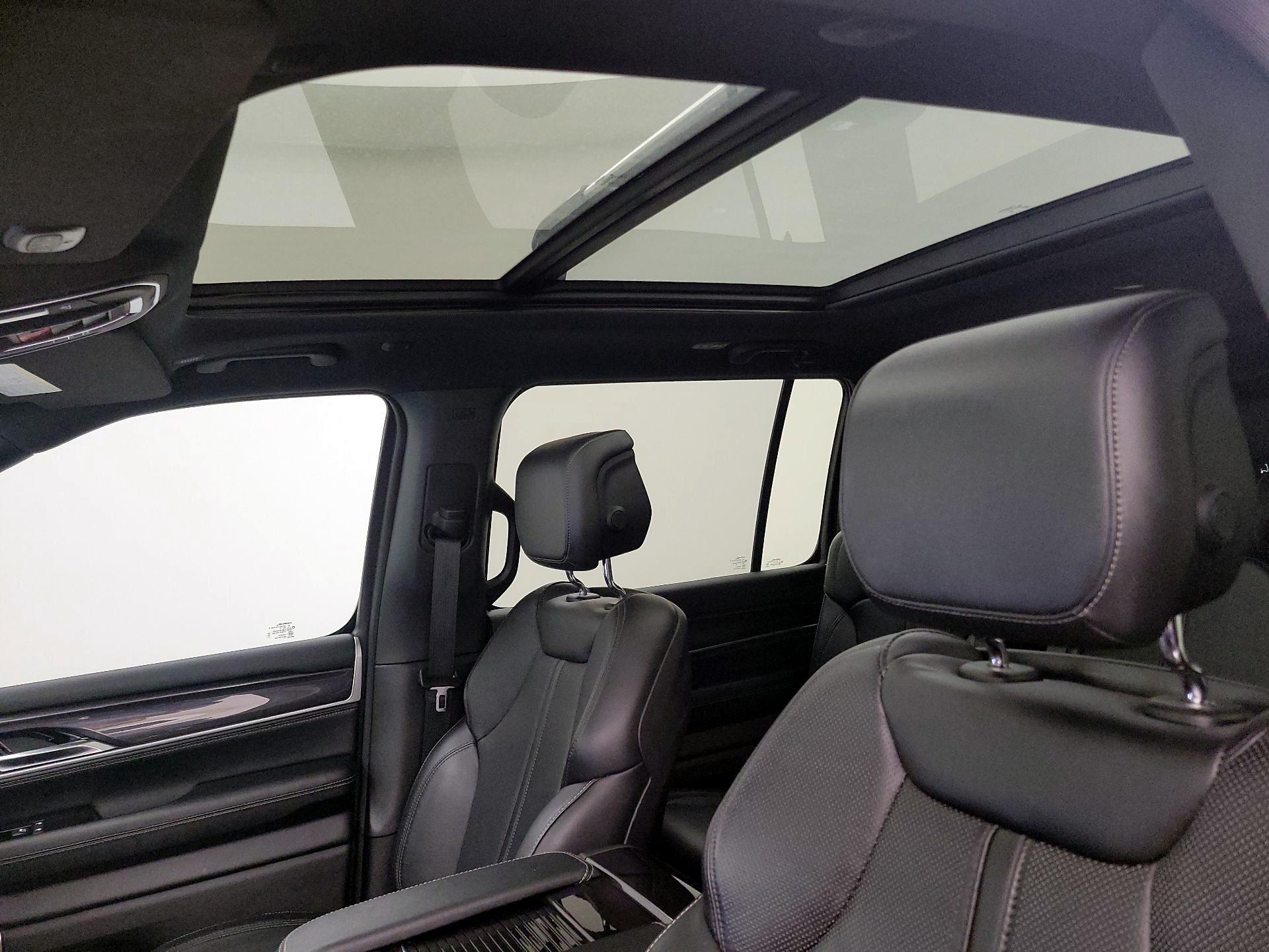 Thumbnail: 2024 Jeep Wagoneer - 20