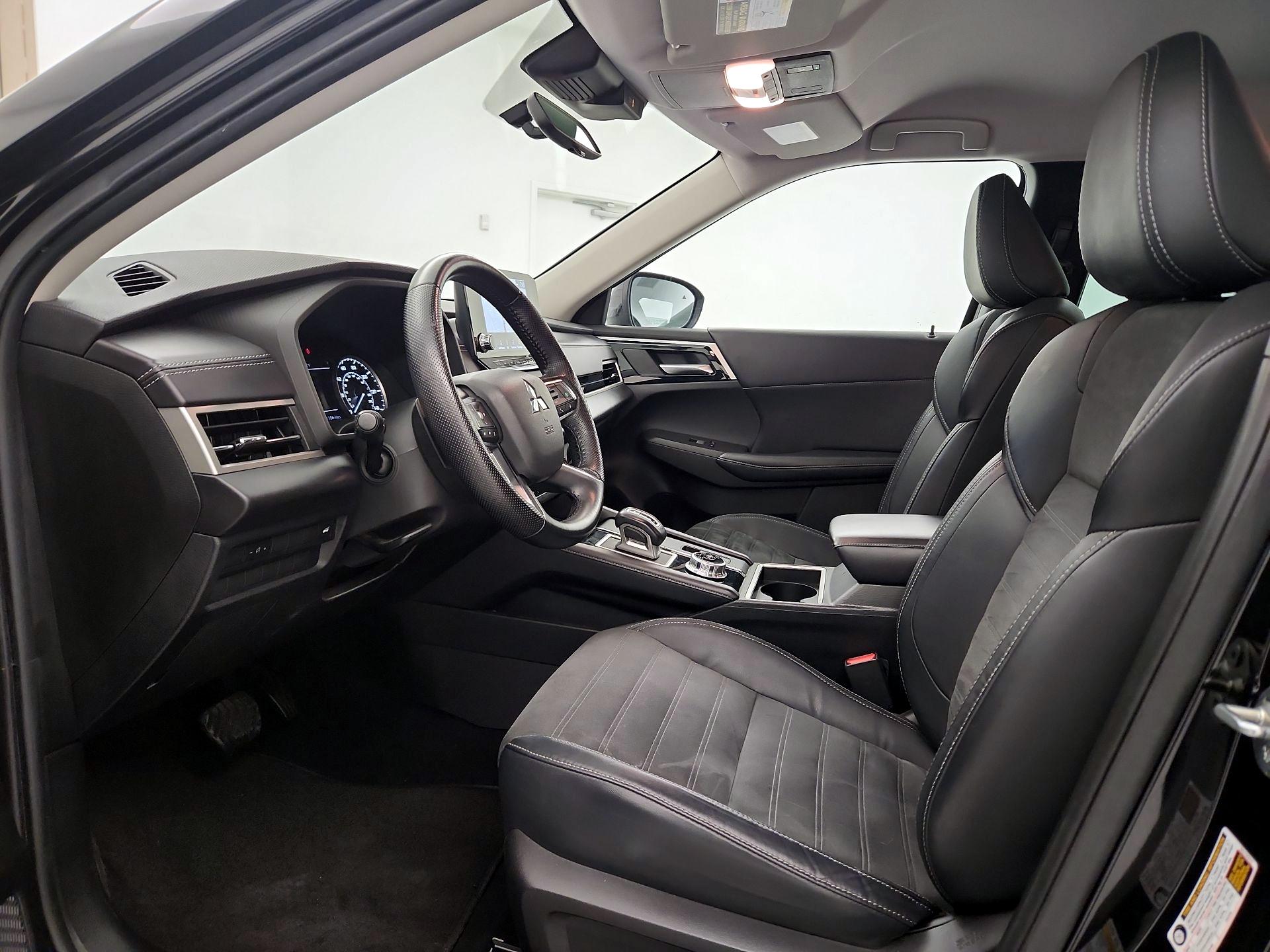 Thumbnail: 2022 Mitsubishi Outlander - 11