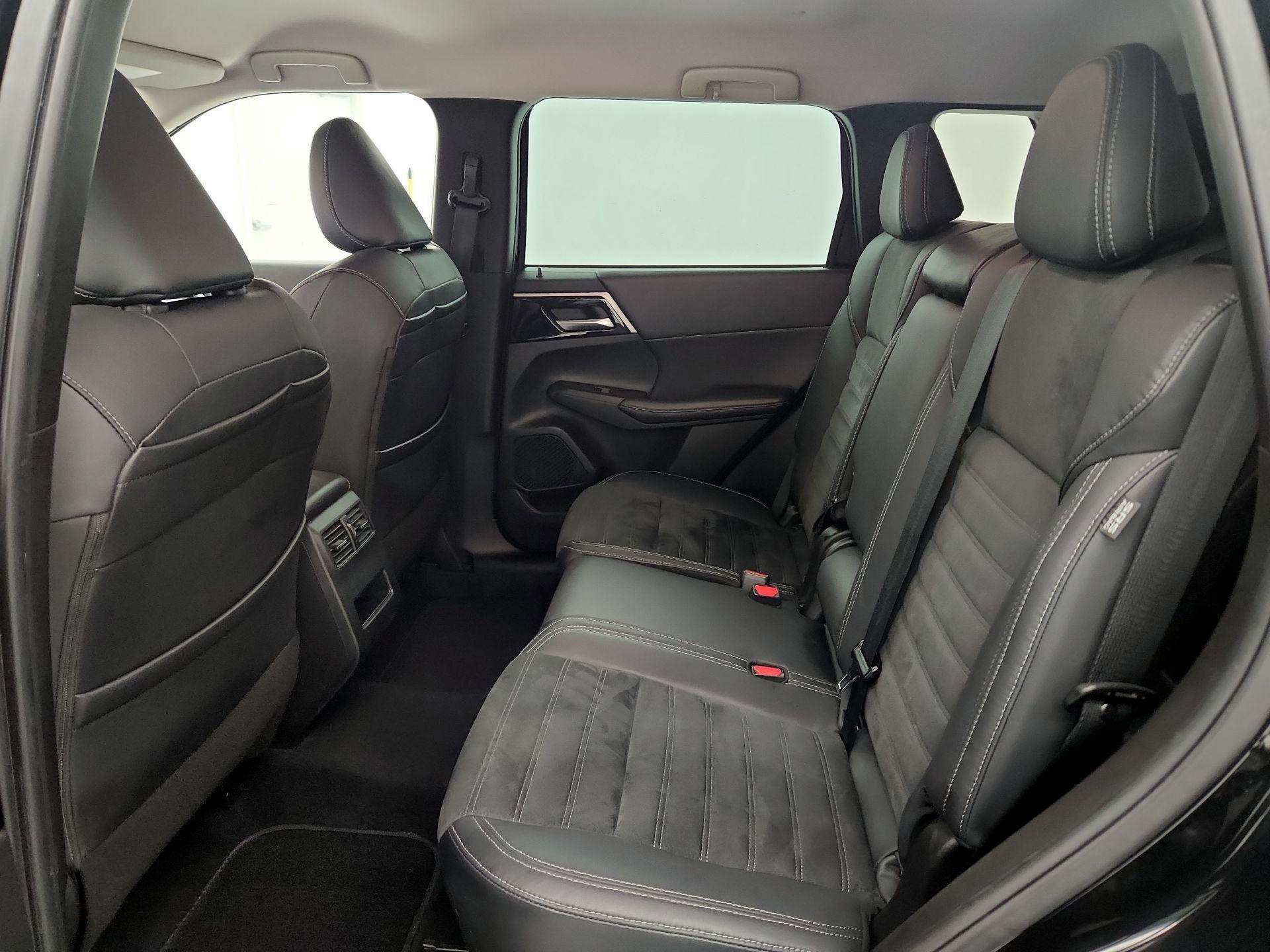 Thumbnail: 2022 Mitsubishi Outlander - 20