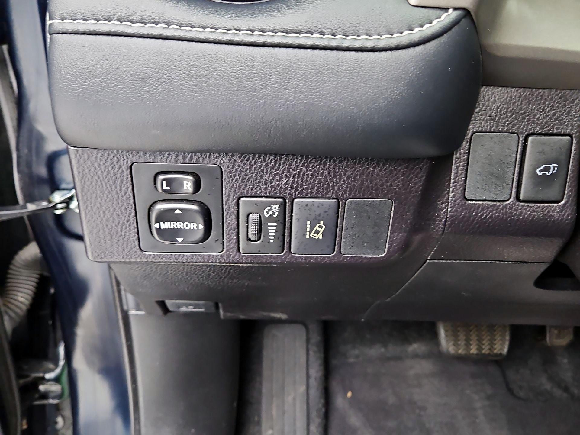 Thumbnail: 2018 Toyota RAV4 - 13