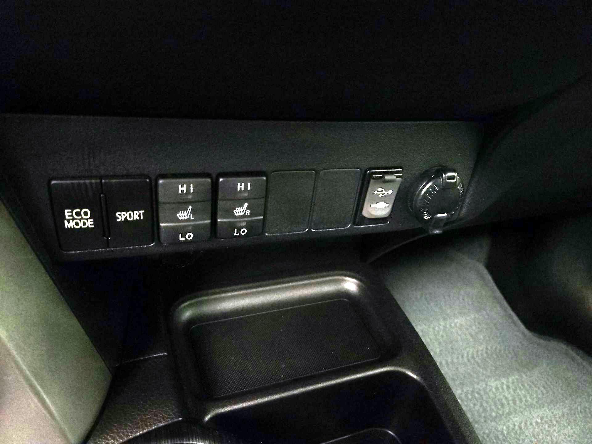 Thumbnail: 2018 Toyota RAV4 - 19