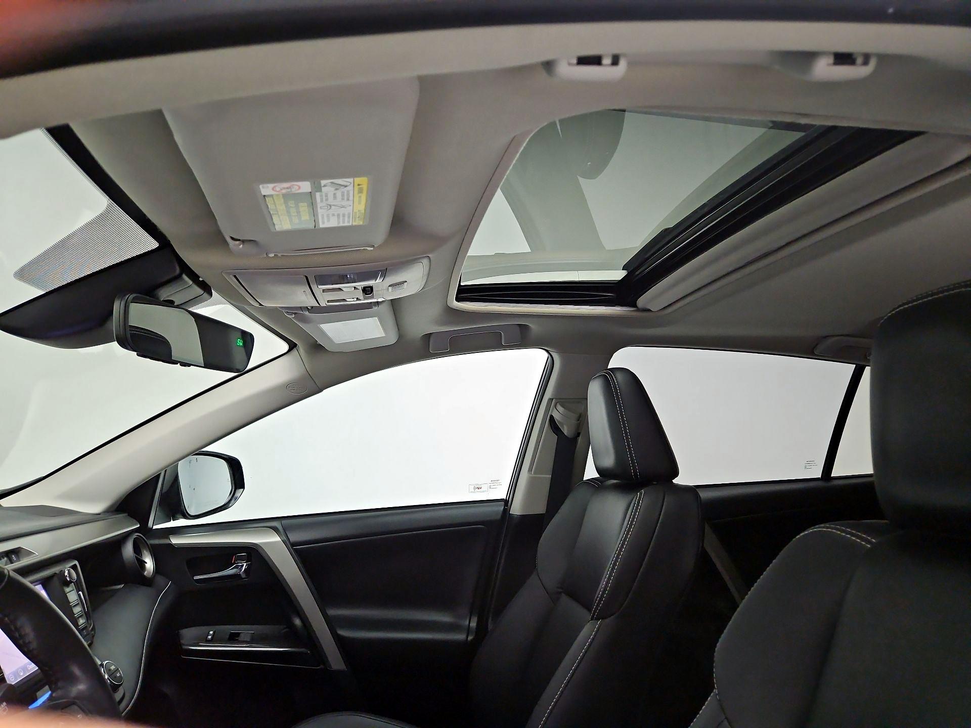 Thumbnail: 2018 Toyota RAV4 - 20