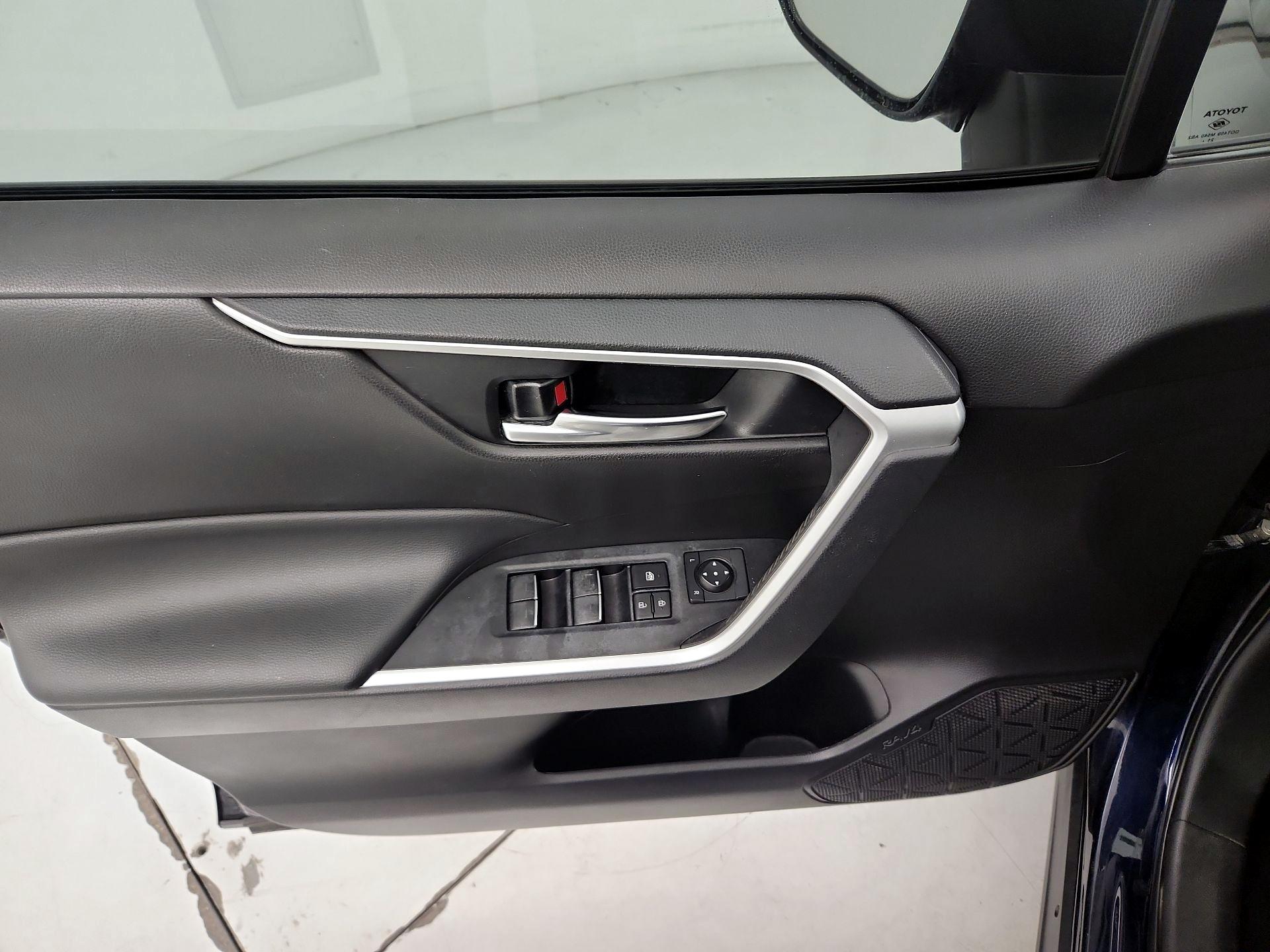 Thumbnail: 2022 Toyota RAV4 - 12